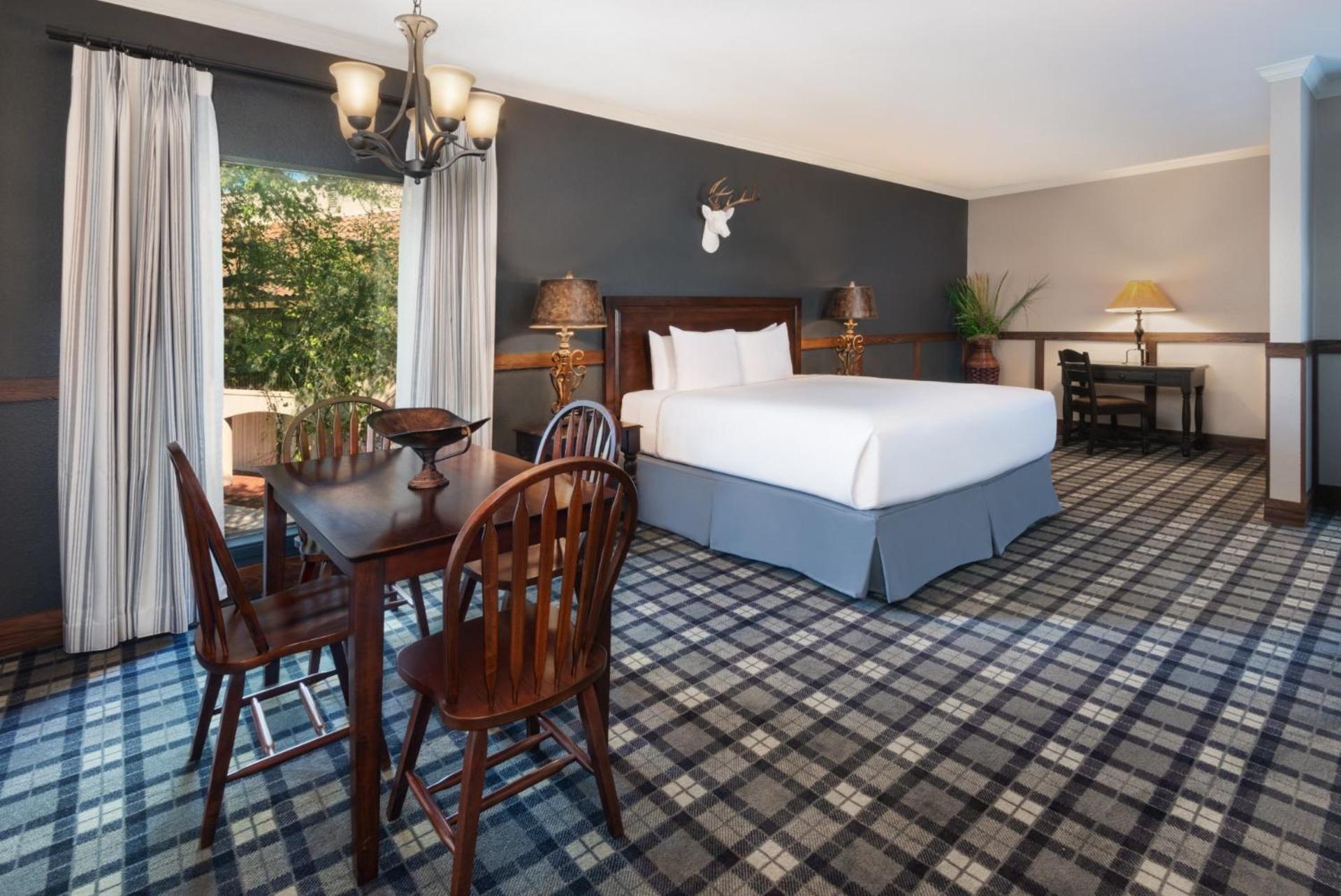 King Suite - Photo 1