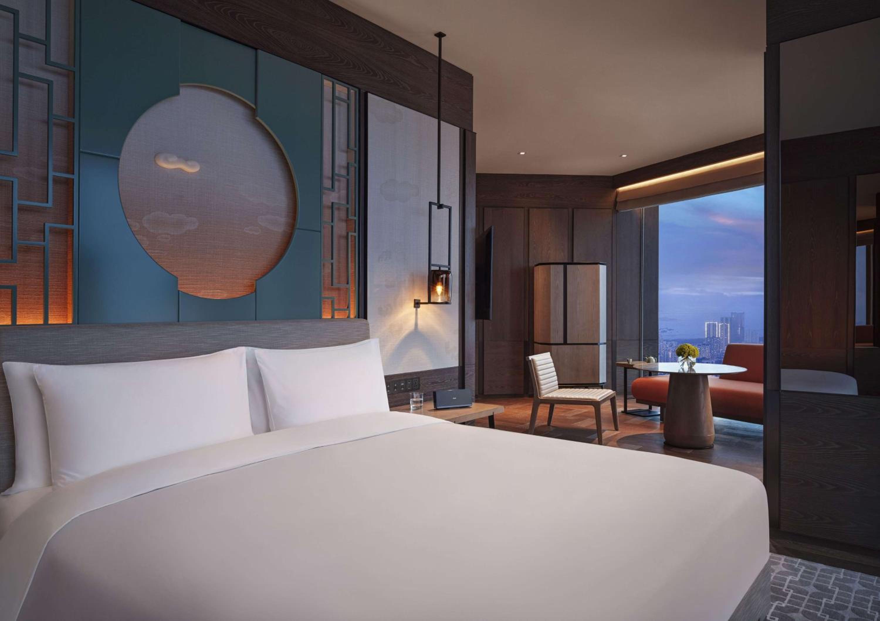King Room with City View - Photo 3
