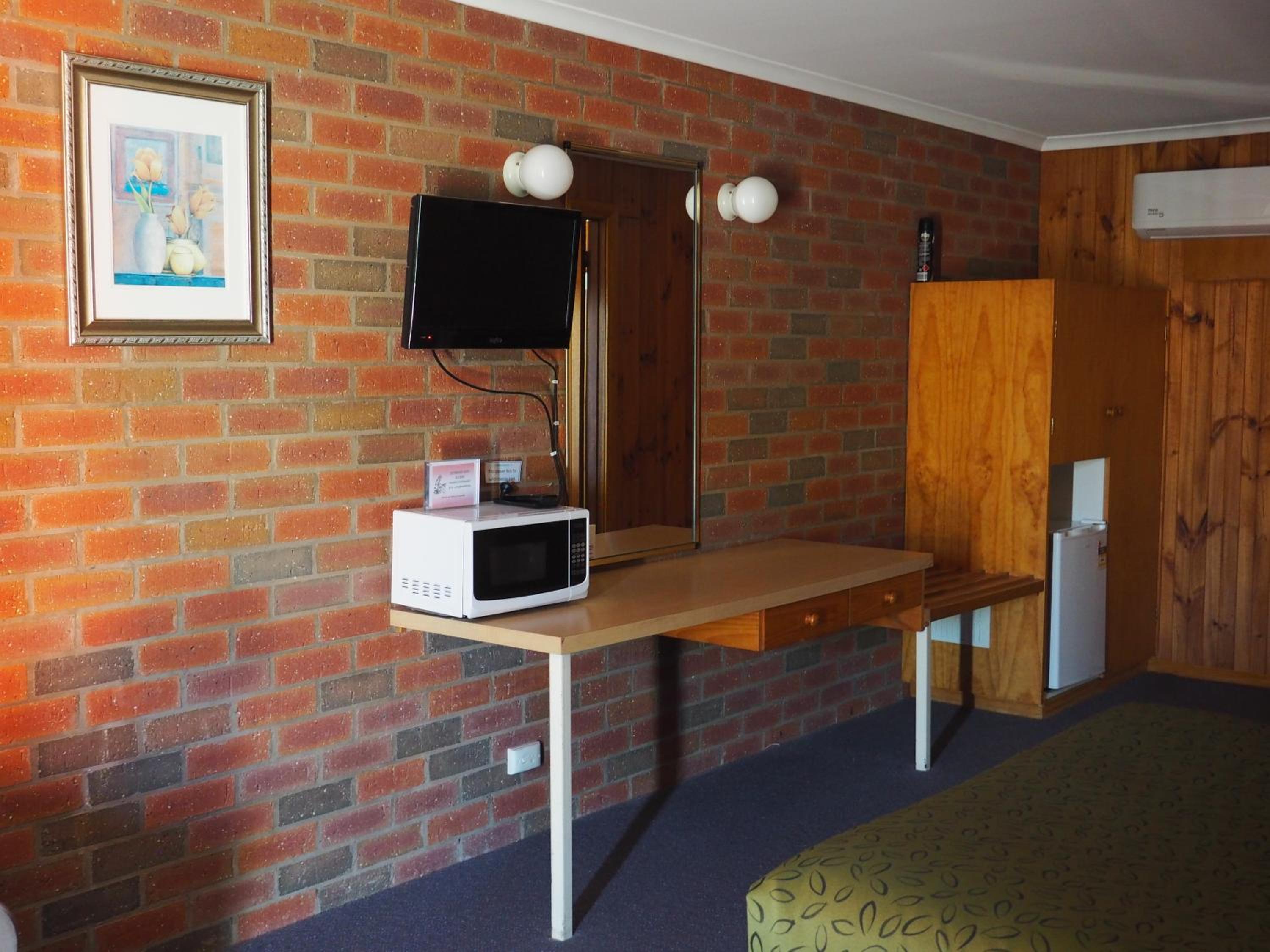 Queen Room photo 1