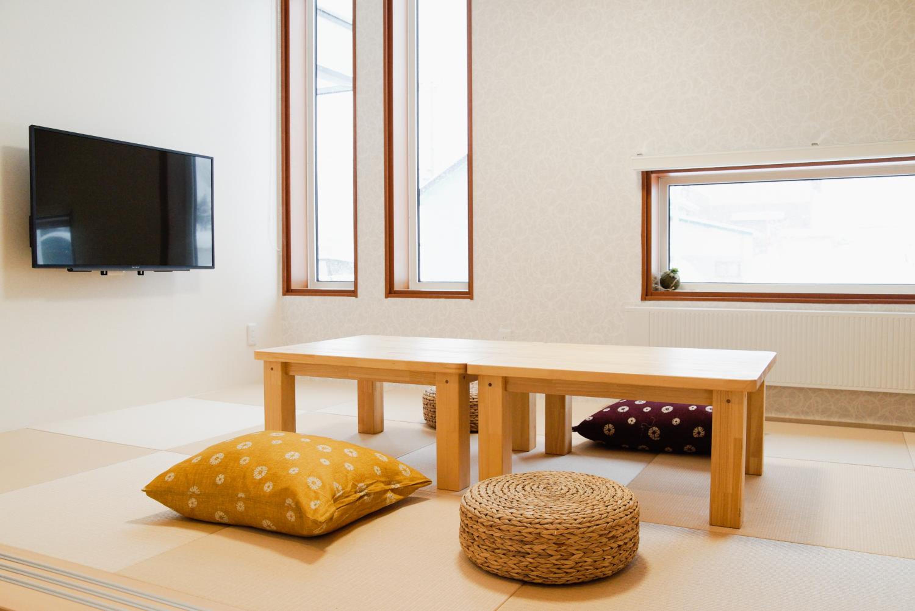 Six-Bedroom House - Photo 28
