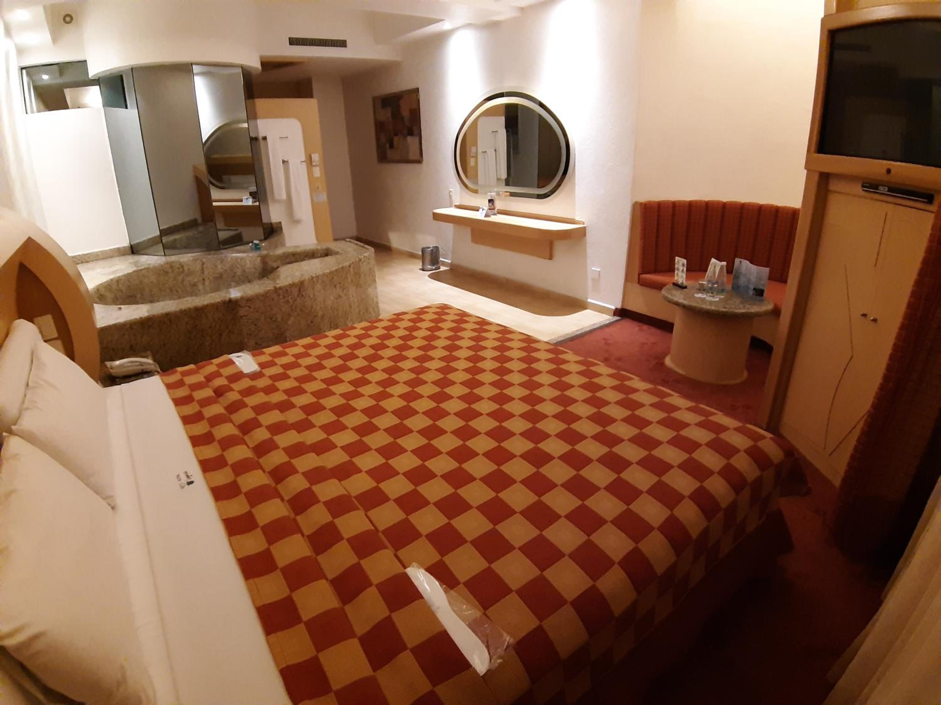 Suite with Hot Tub
