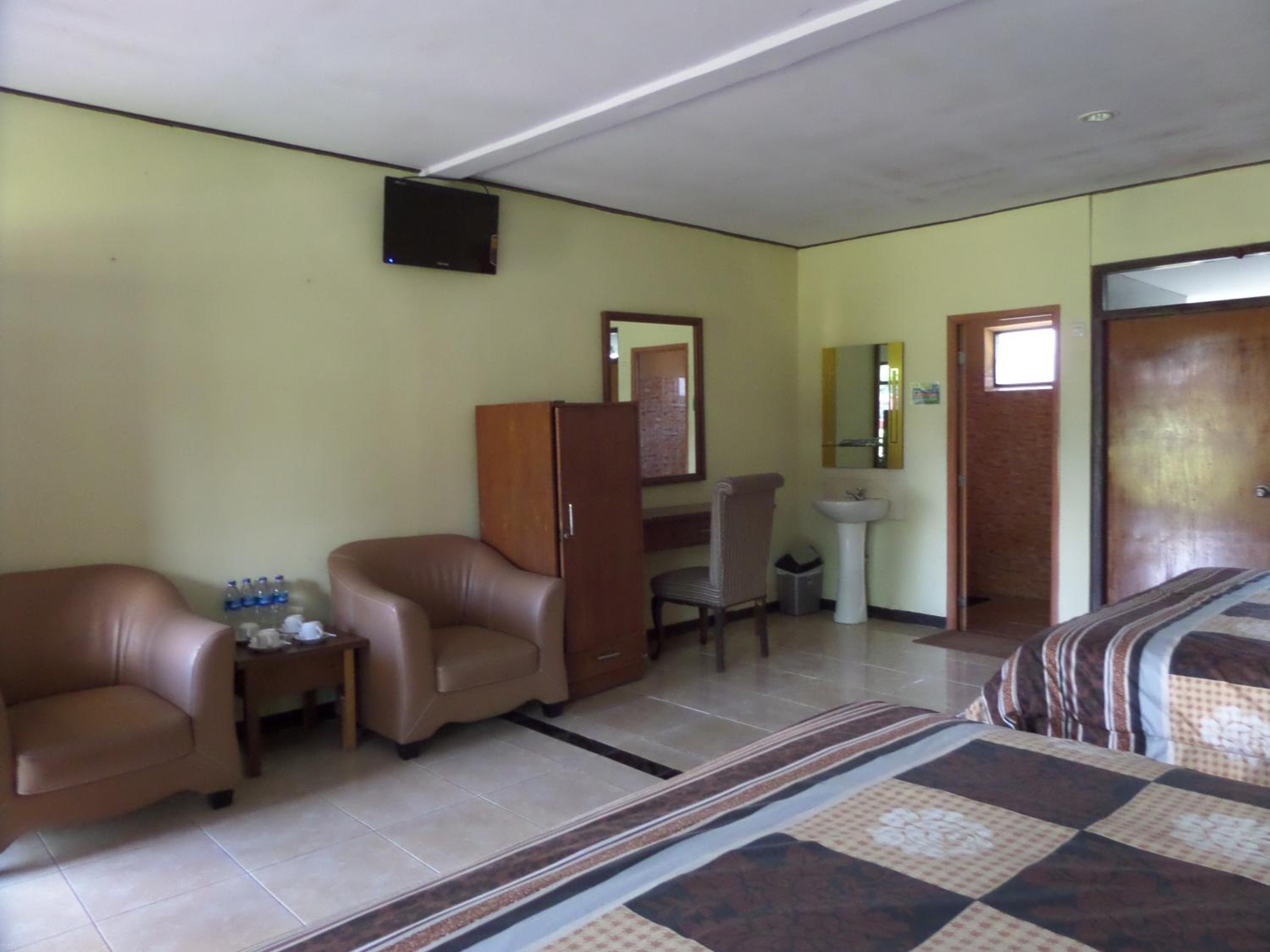 Family Room - Photo 8