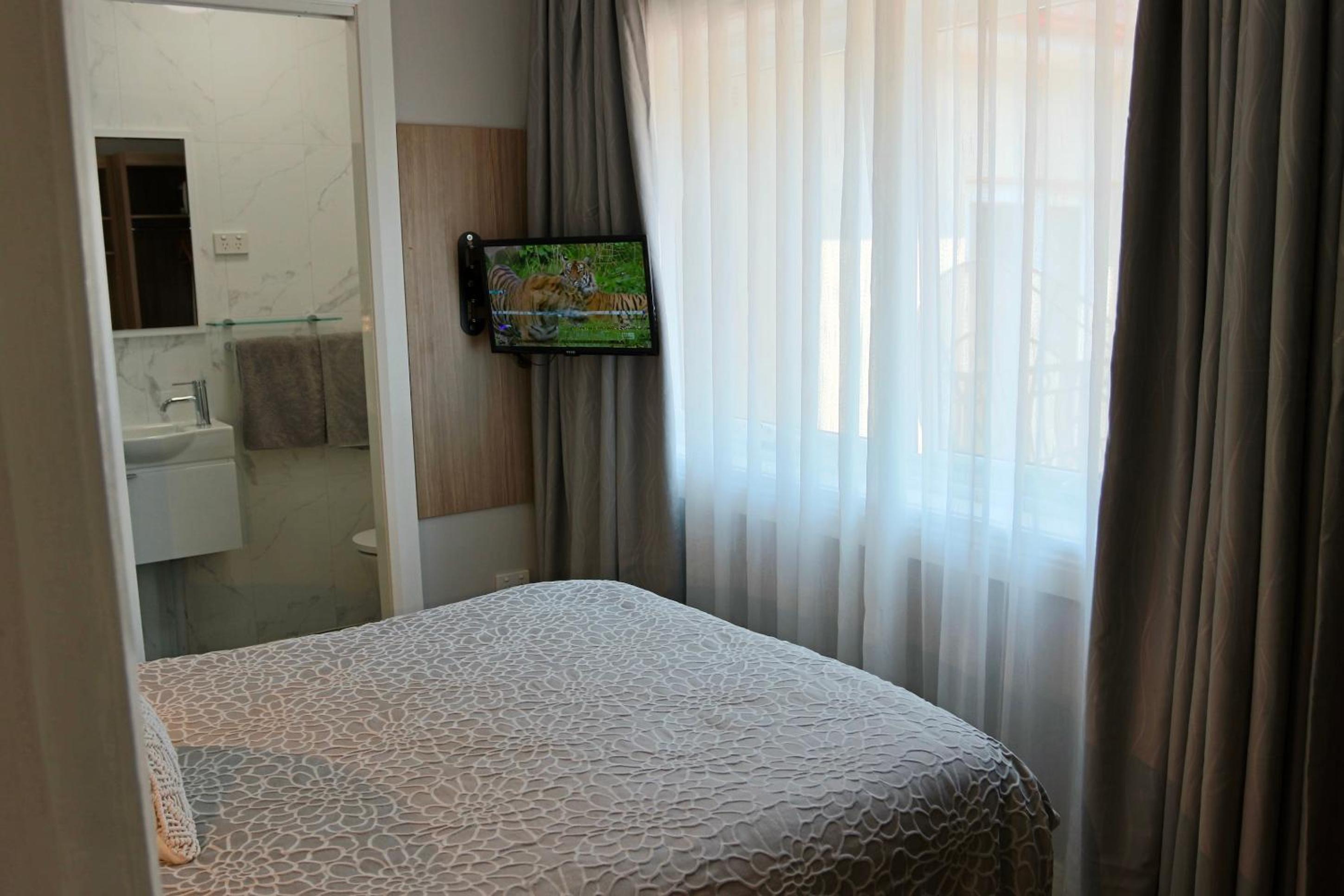 Double Room with Private Bathroom