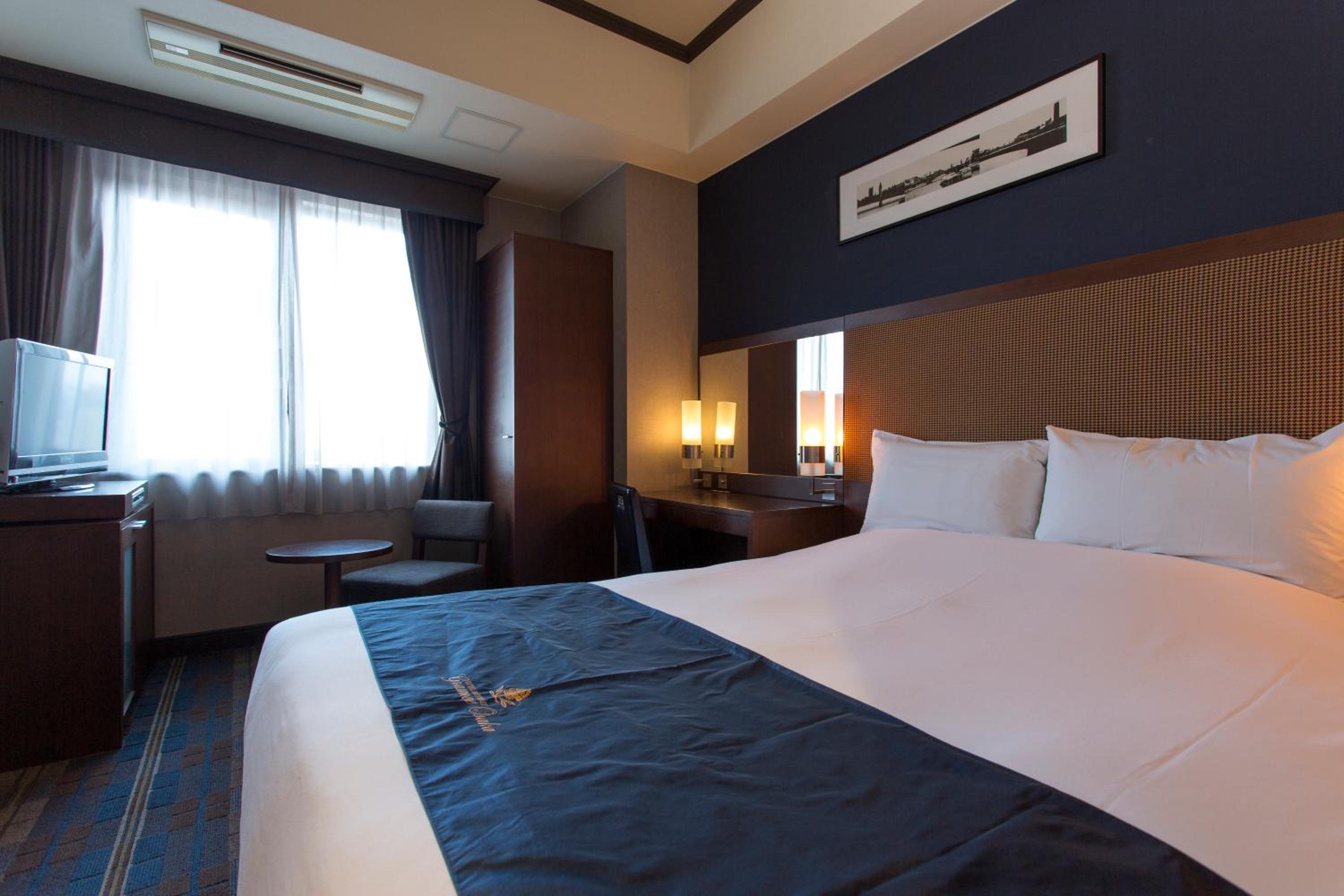 Queen Room with City View  - Non-Smoking