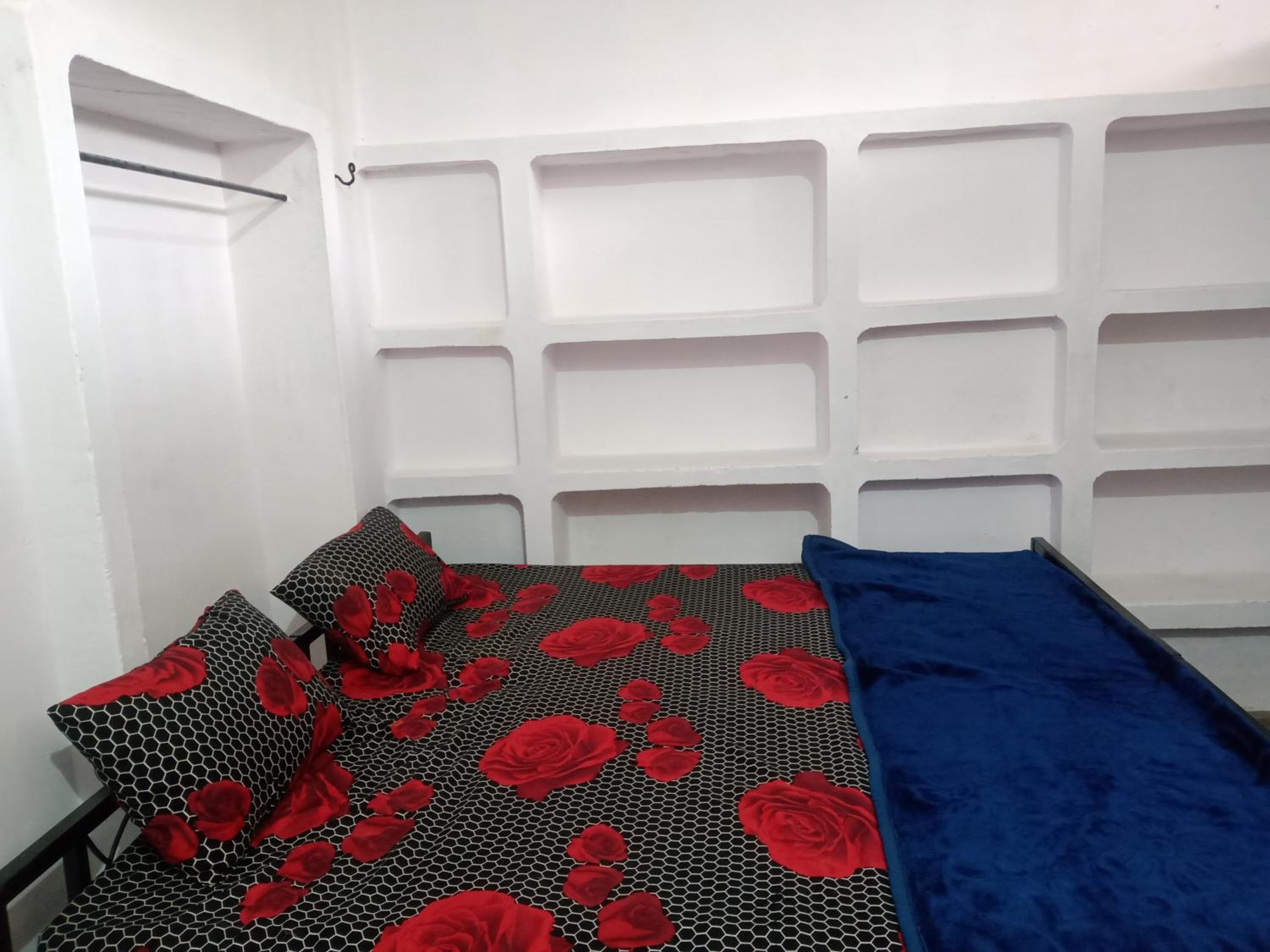 Standard Queen Room with Two Queen Beds photo 2