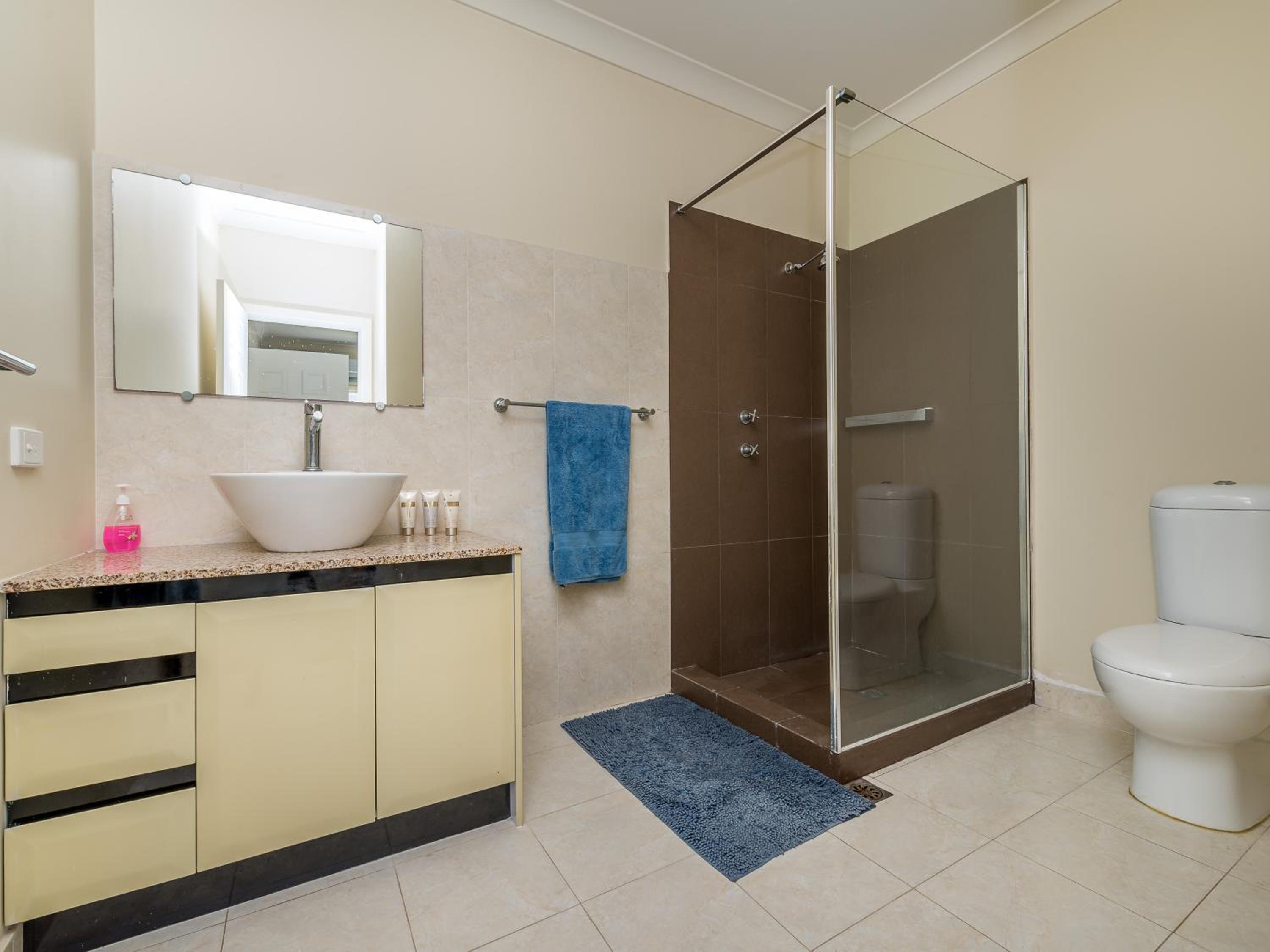 Three-Bedroom Villa photo 3