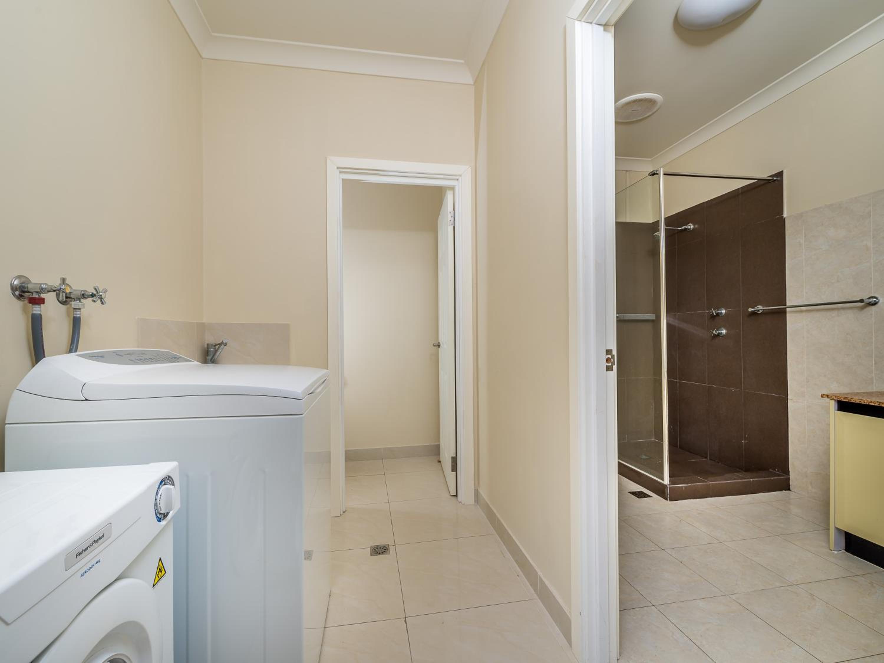 Three-Bedroom Villa photo 2