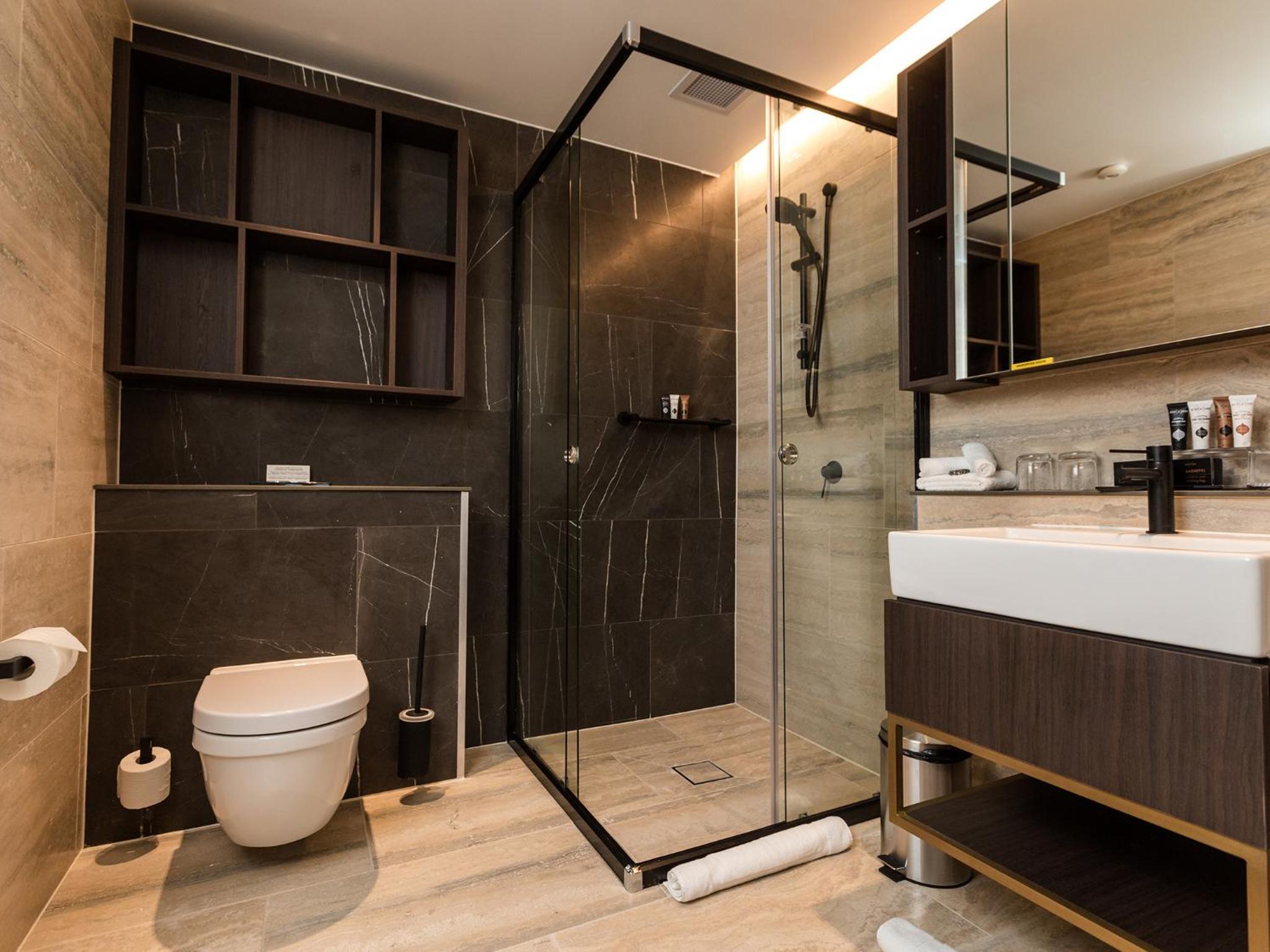 Deluxe One-Bedroom Suite - Bournemouth thumbnail 5