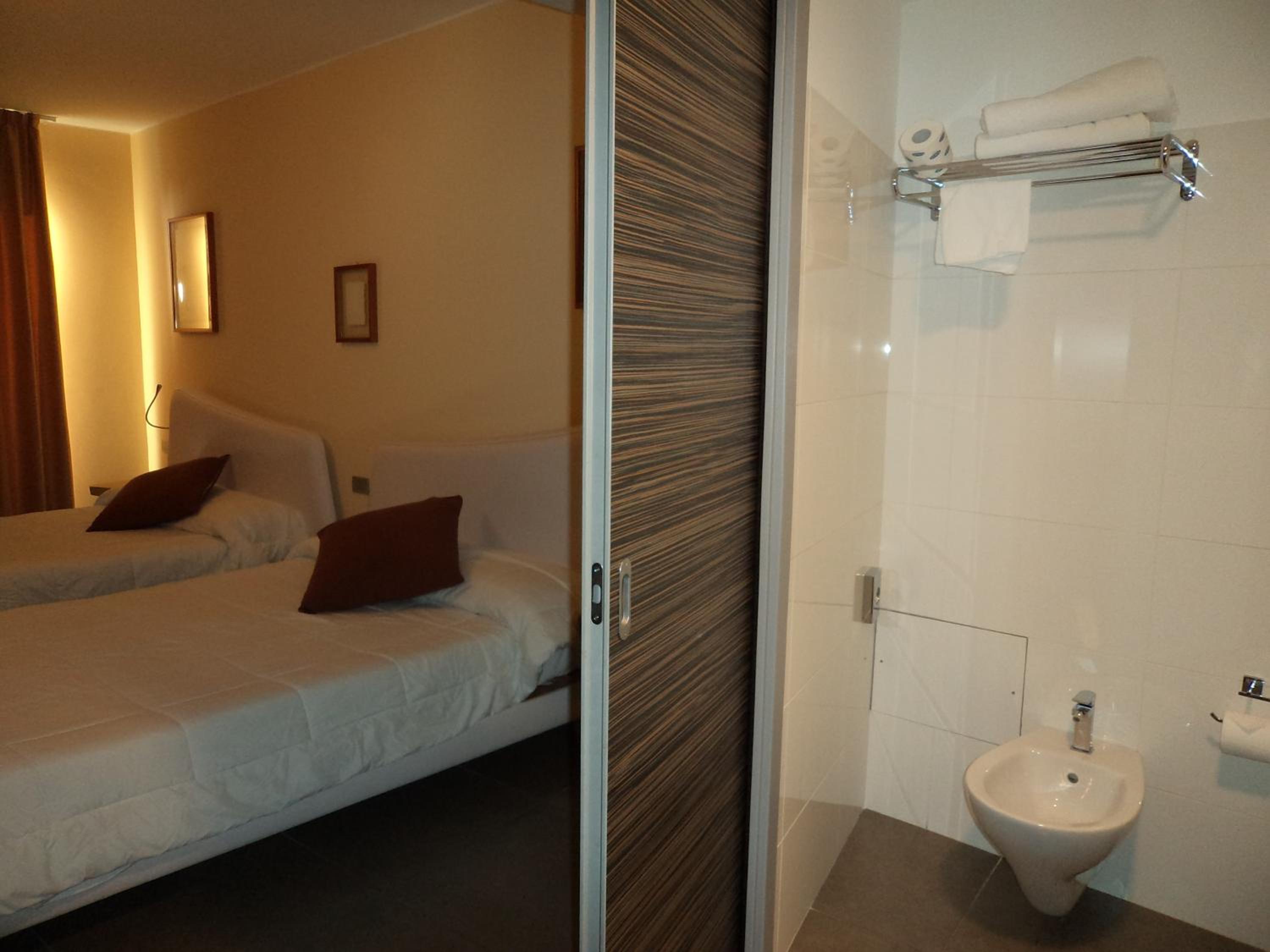 Classic Room with Two Queen Beds - Photo 6