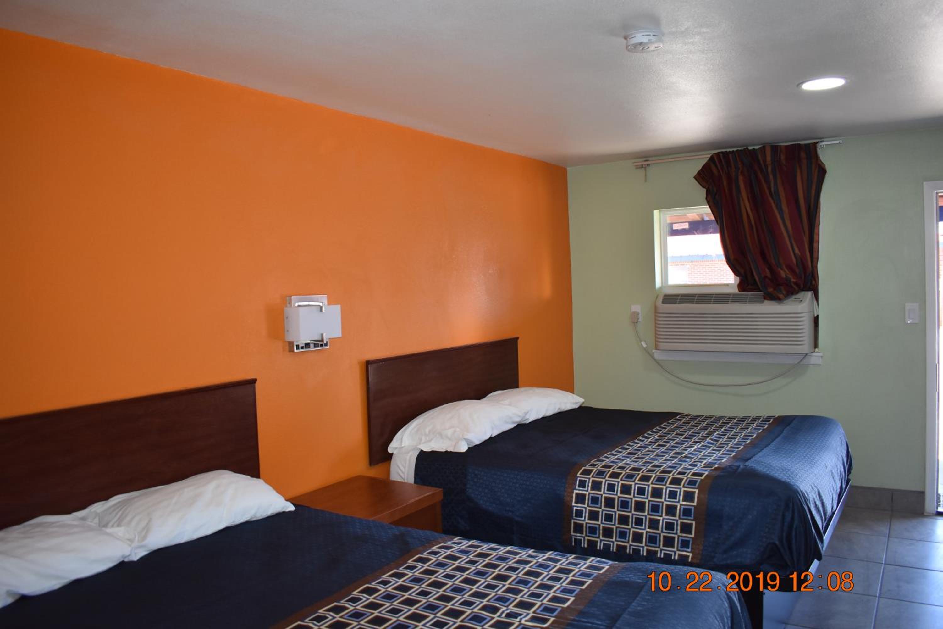 Double Room with Two Double Beds photo 2