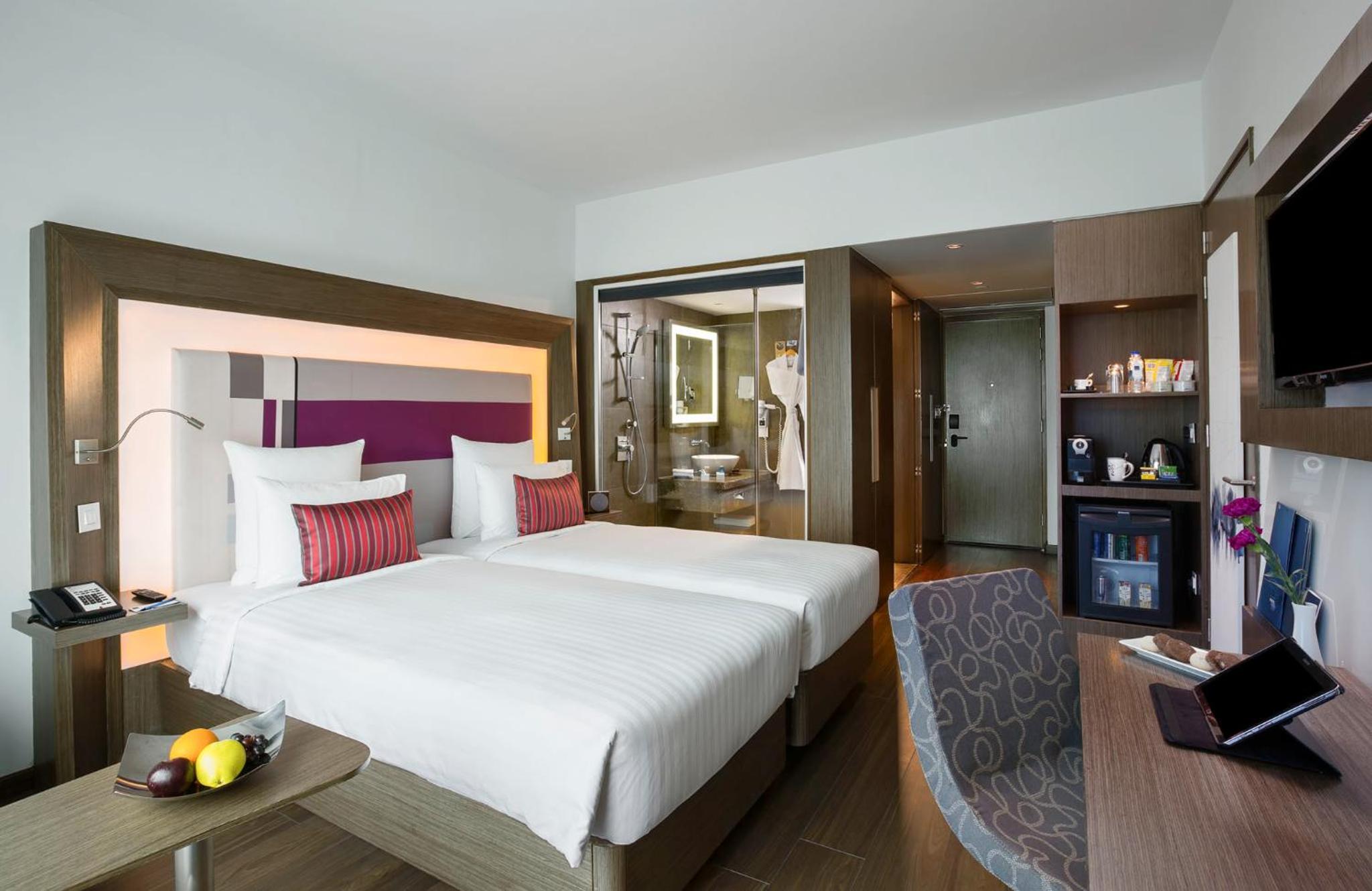 Executive Room King Bed with Additional Privileges - Photo 11