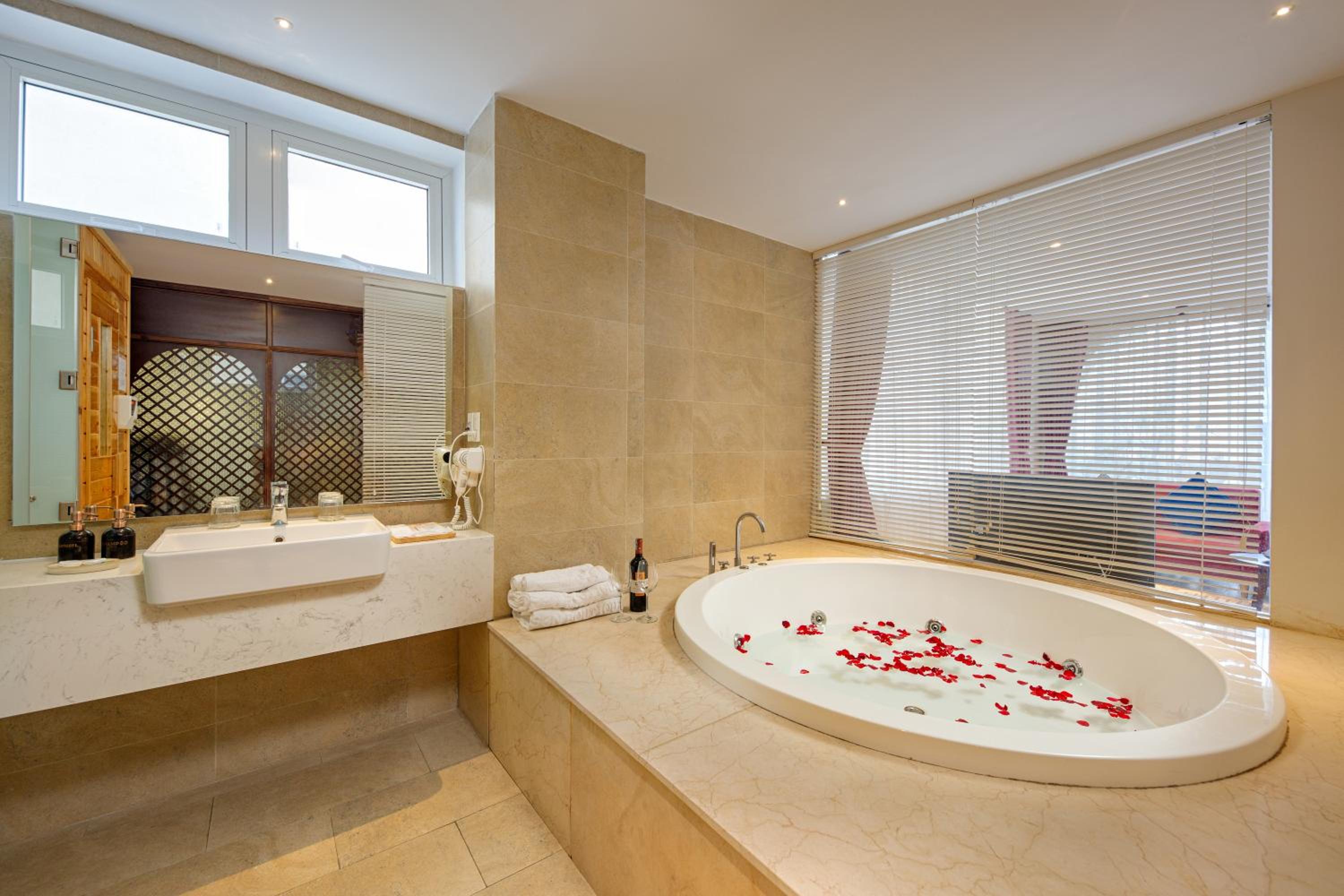 SEN Penthouse 2 Bedrooms with Sauna photo 2