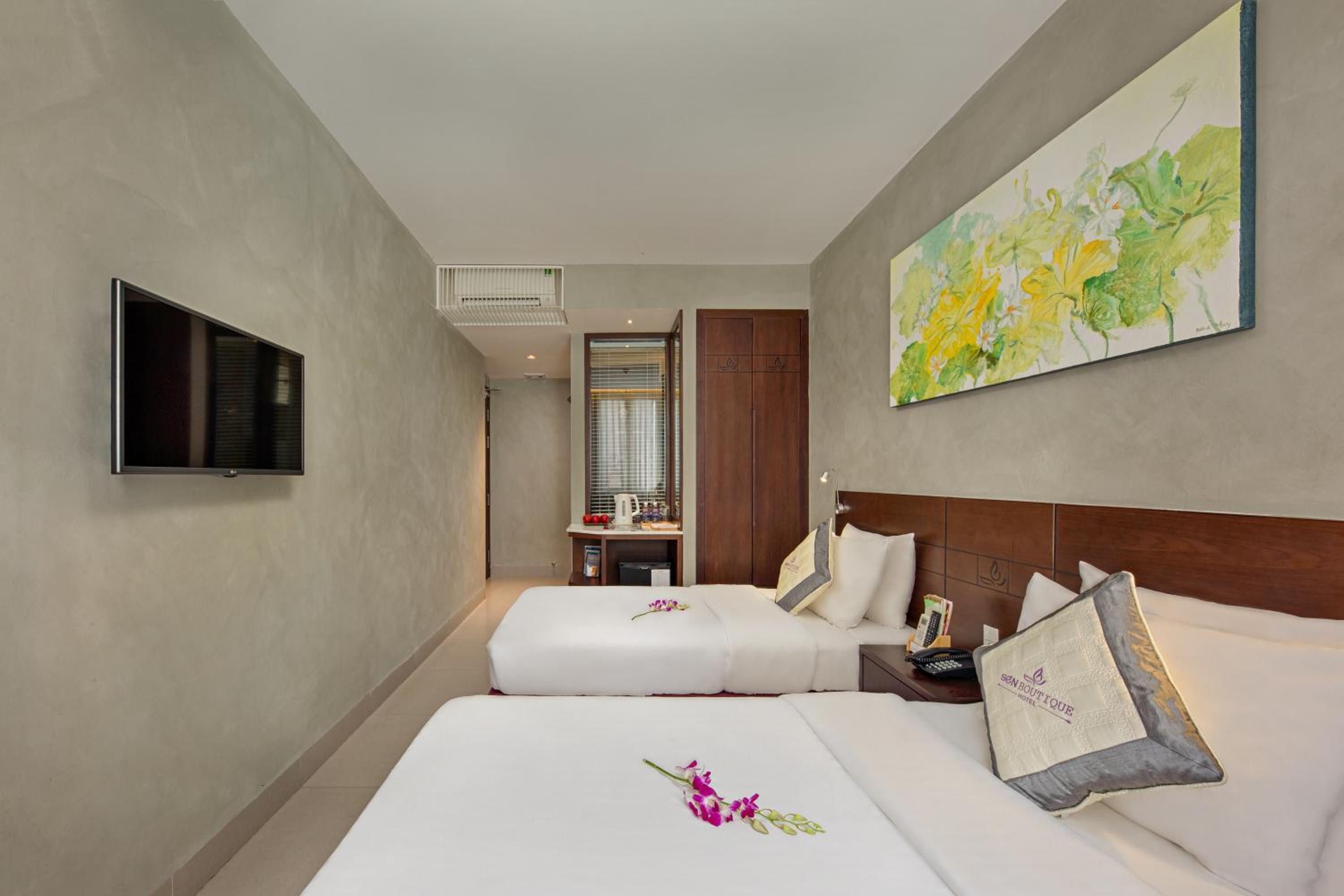 Deluxe Double or Twin Room with City View photo 3
