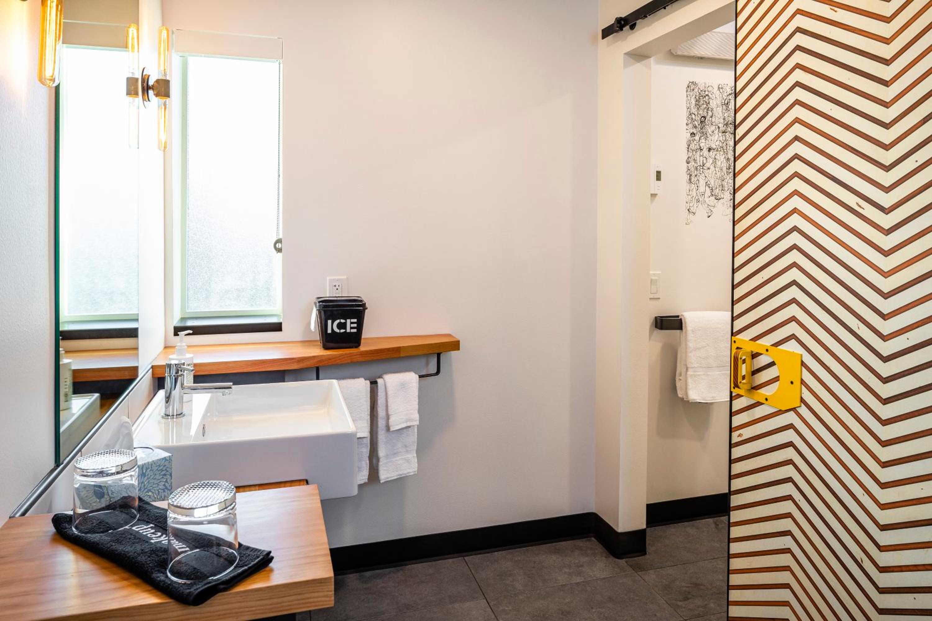 King Room - Disability Access - Photo 3