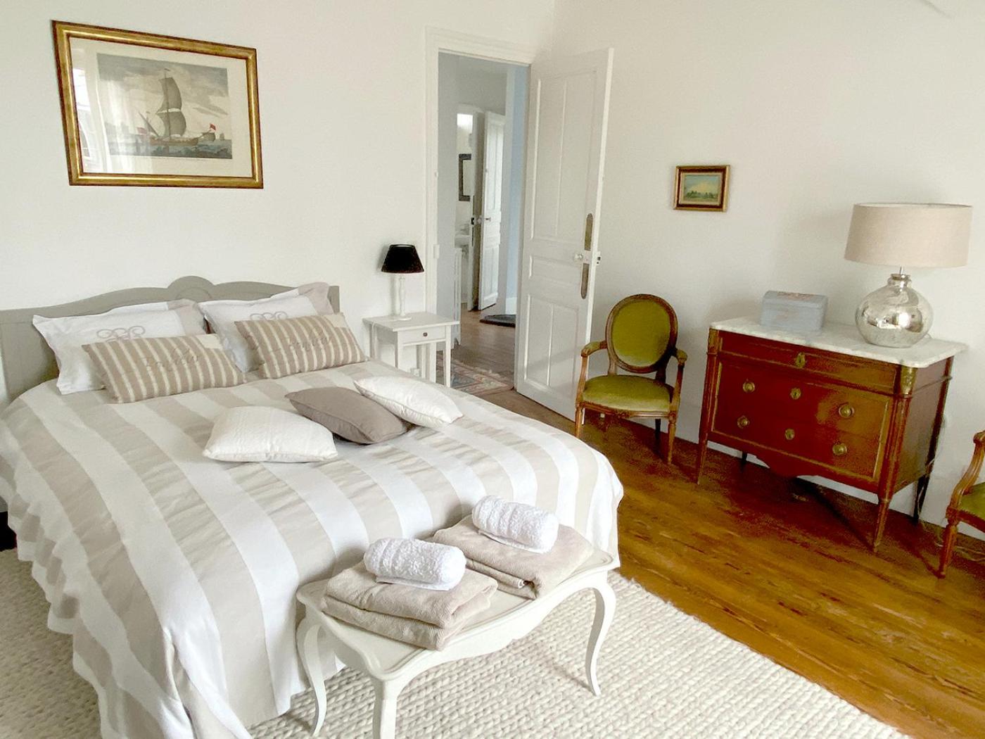 Queen Room photo 1