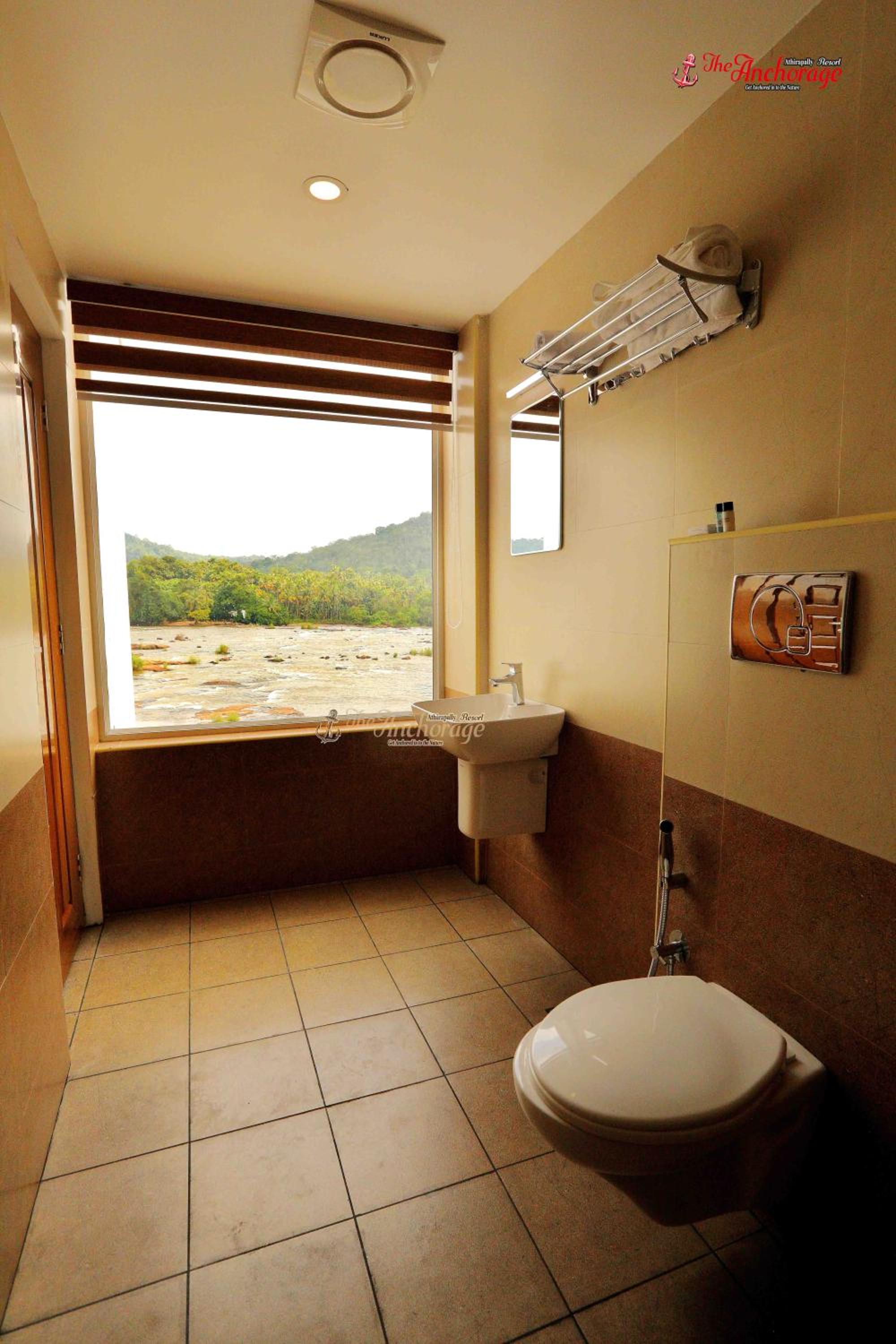 King Room with Balcony - Photo 17