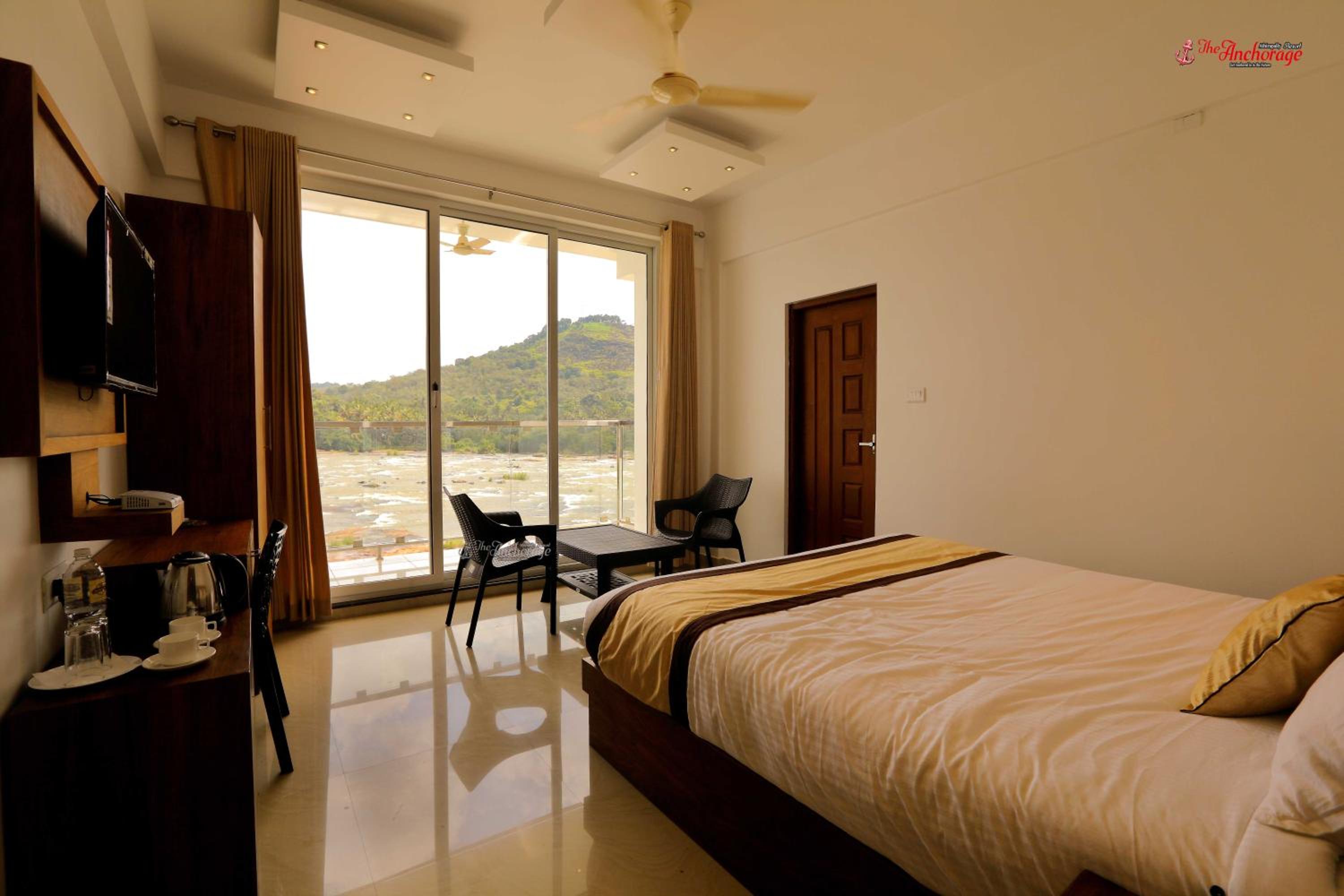 King Room with Balcony - Photo 1