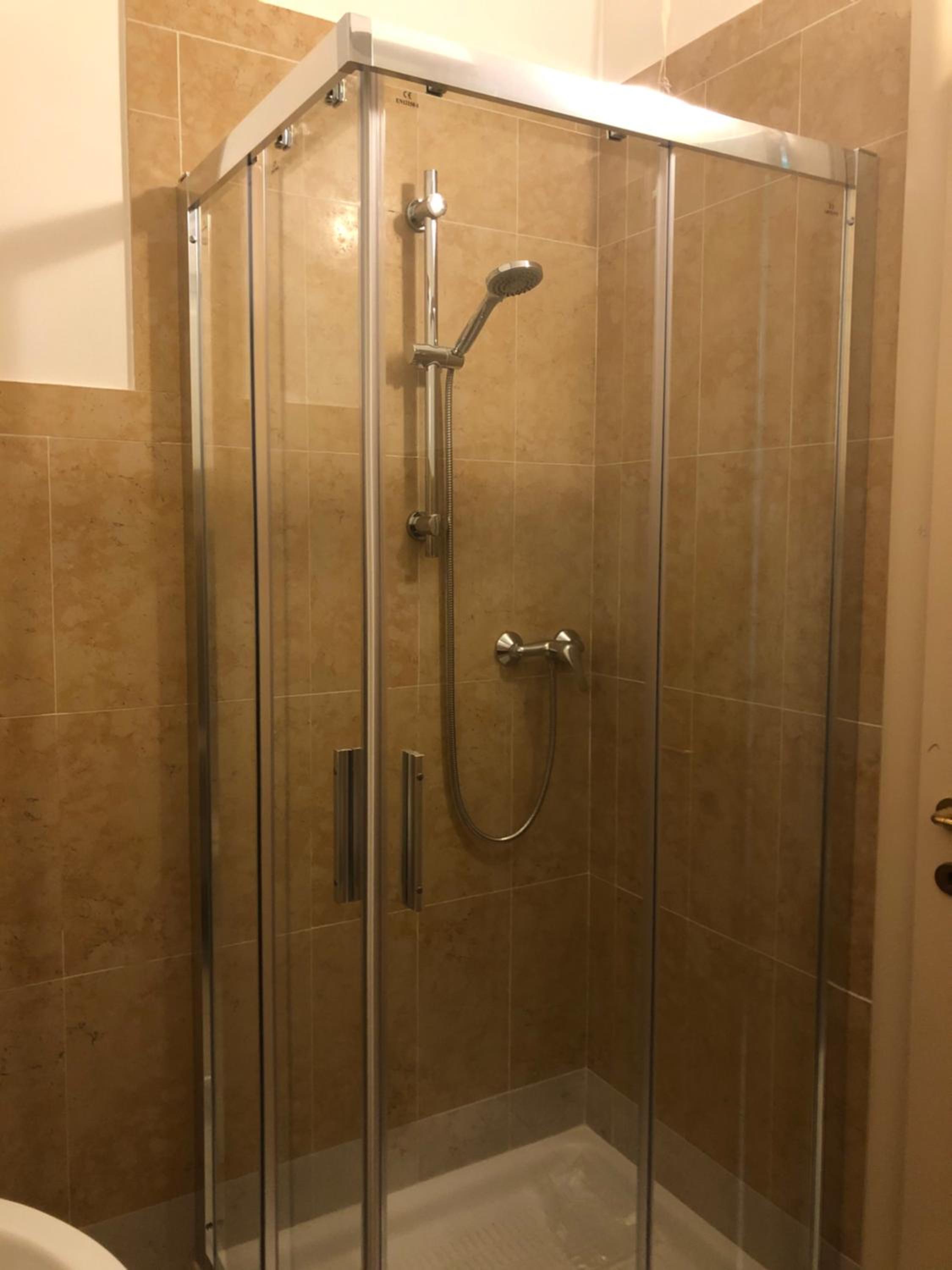 Double Room with Private Bathroom - Photo 7