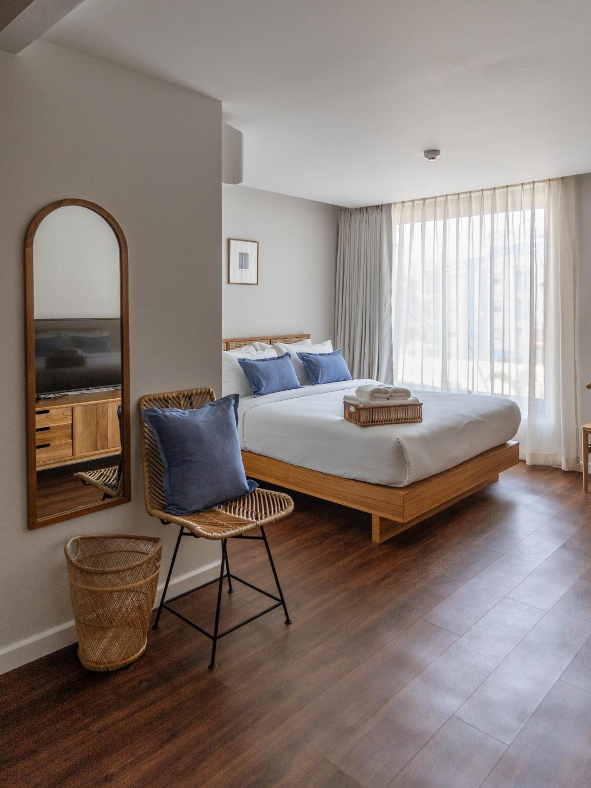 Deluxe Queen Room - Photo 1
