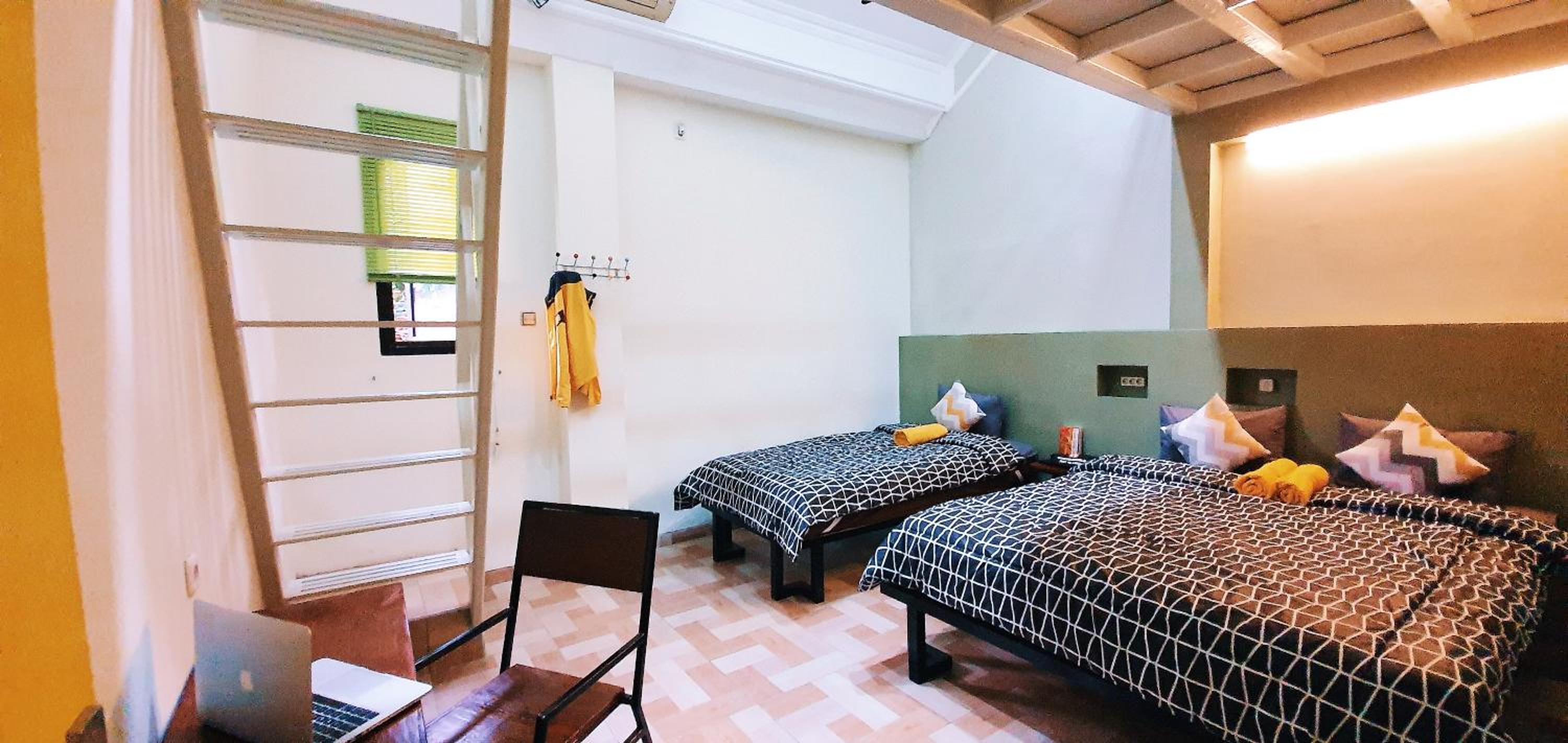 Economy Quadruple Room with Shared Bathroom photo 2