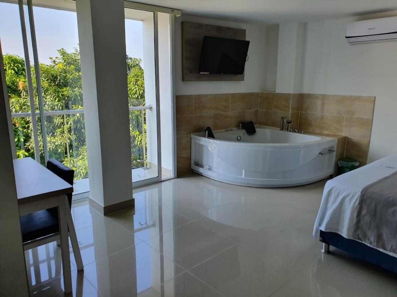 Double Room with Spa Bath photo 1