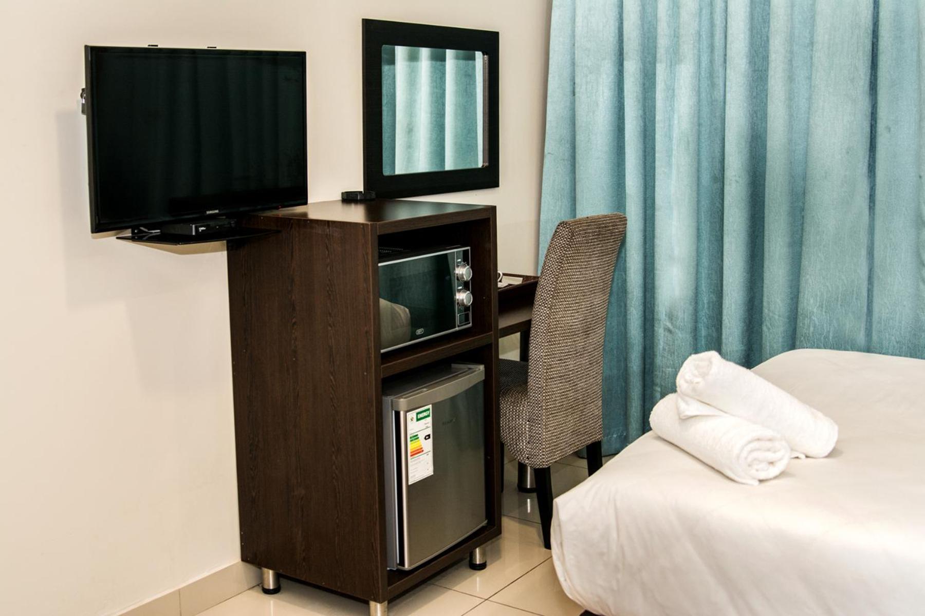 Queen Deluxe Room - Photo 5