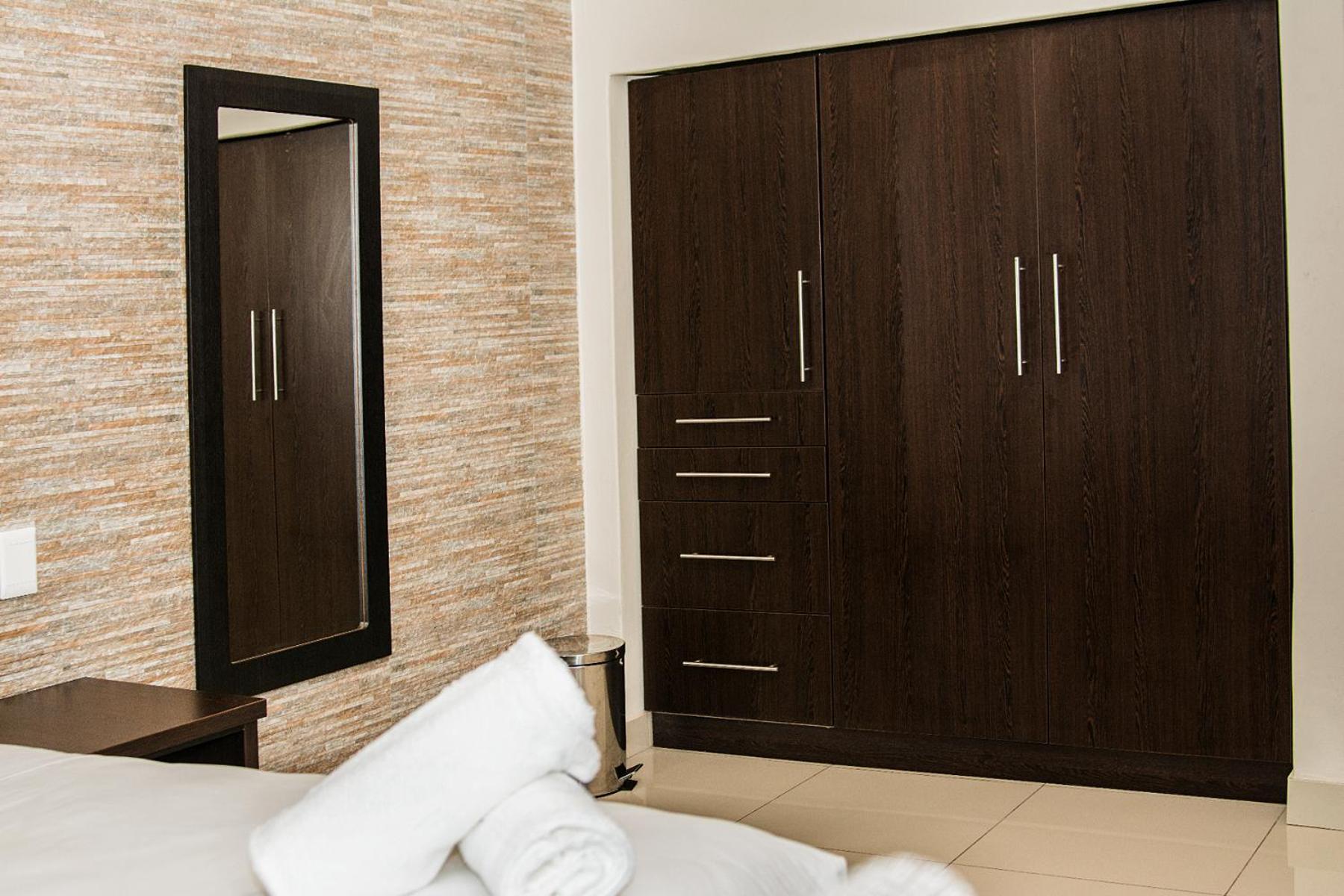 Queen Deluxe Room - Photo 4
