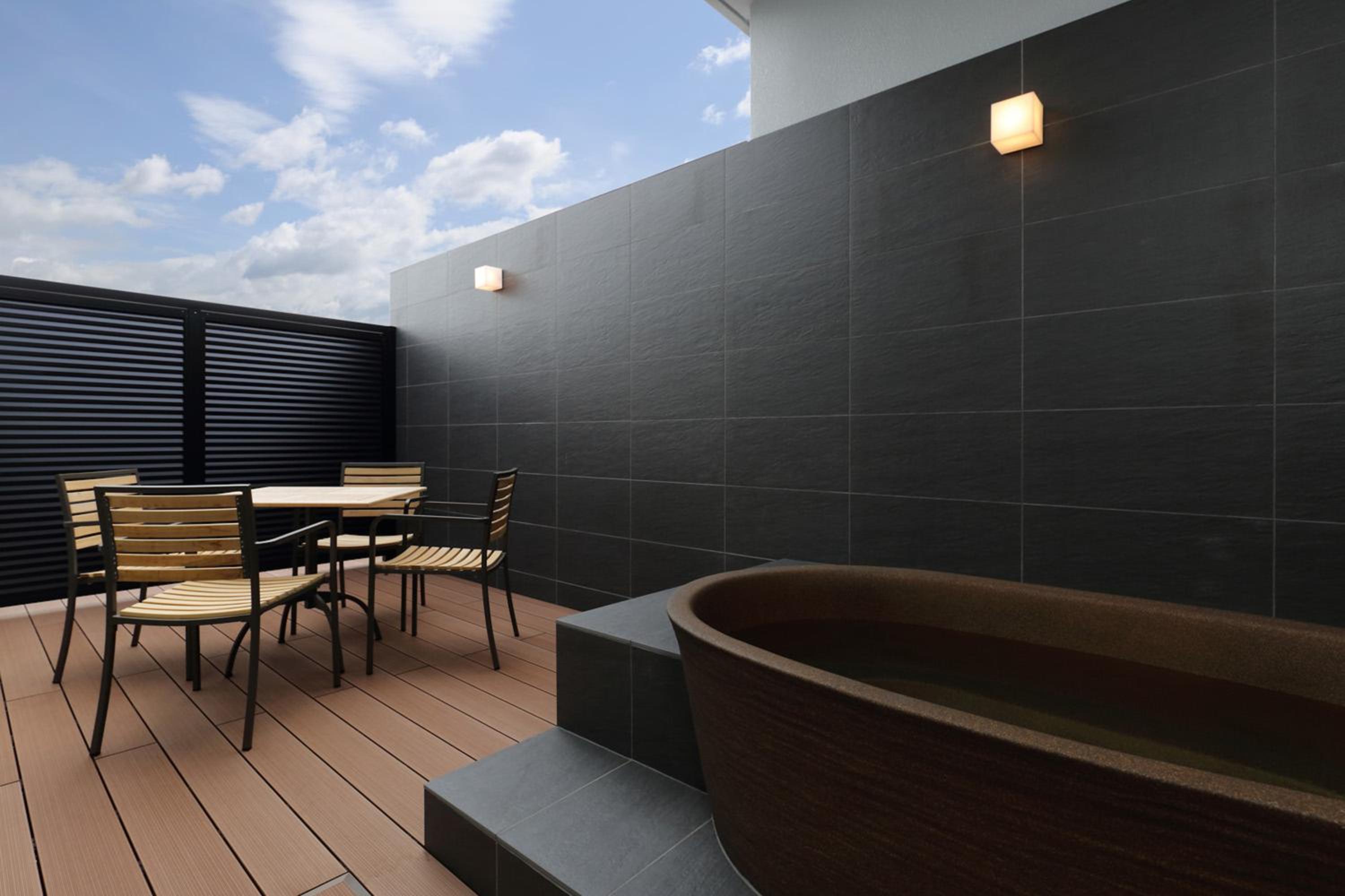 Executive Suite - Photo 11