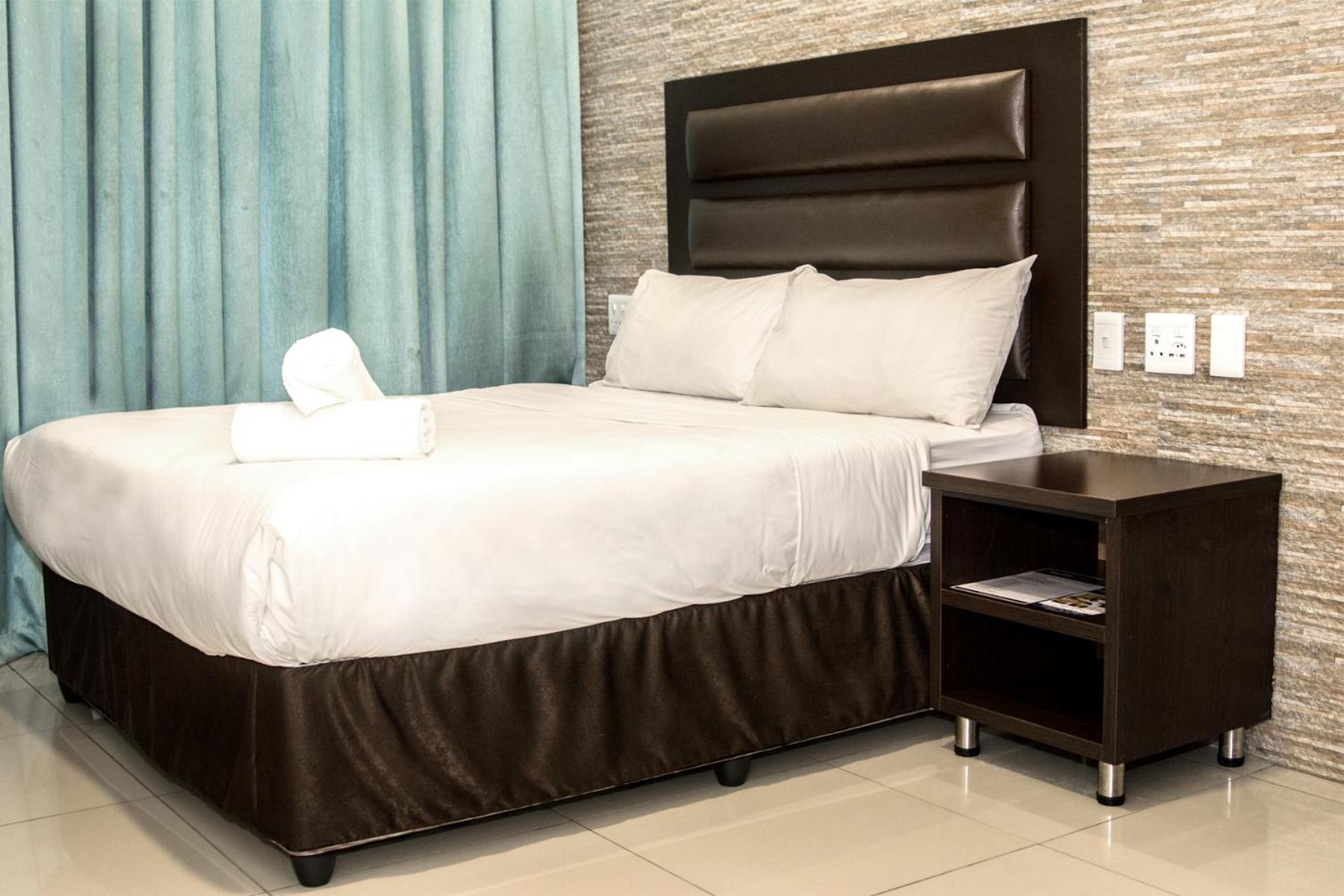 Queen Deluxe Room - Photo 11