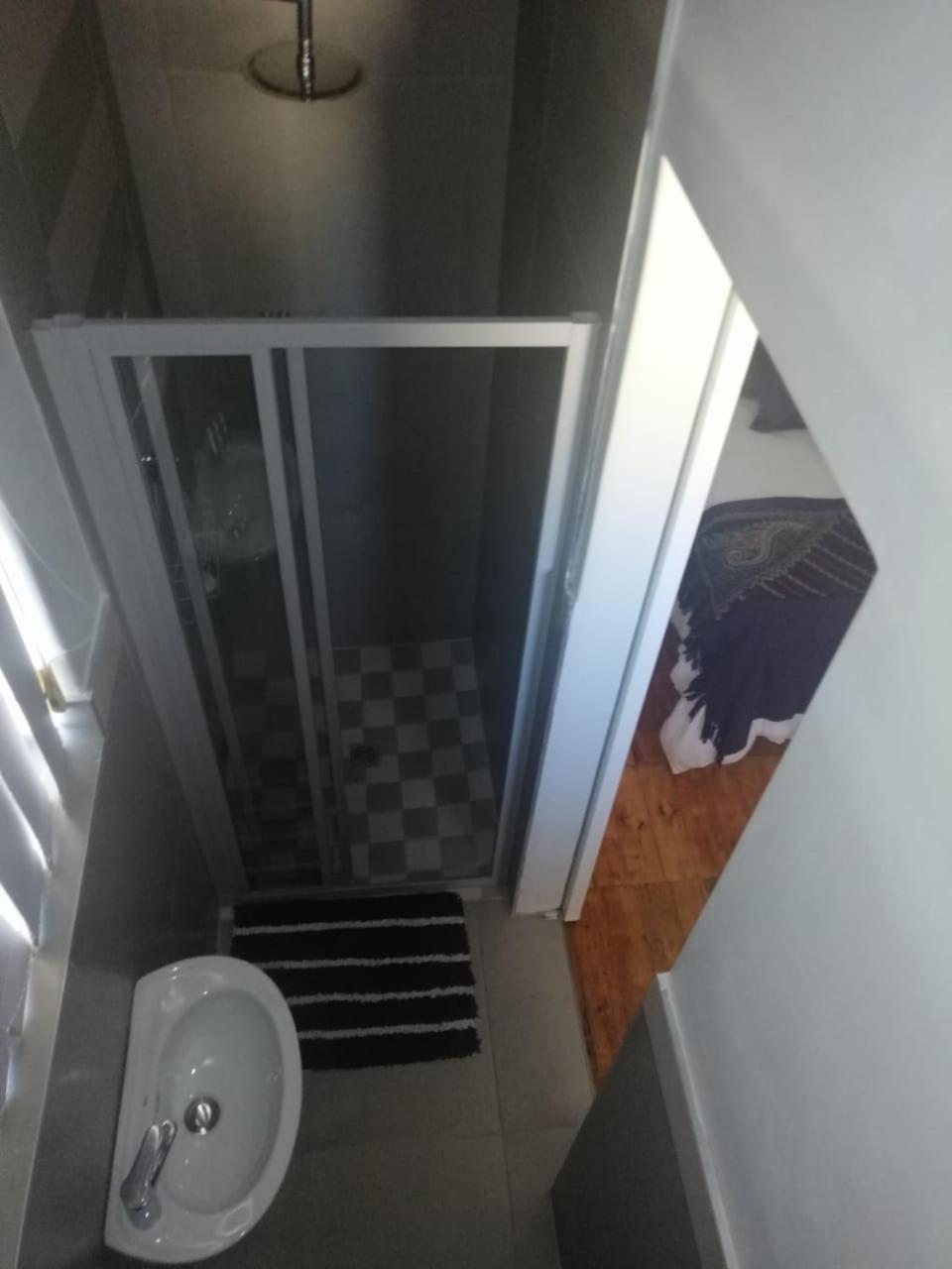 Standard Double or Twin Room - Photo 5