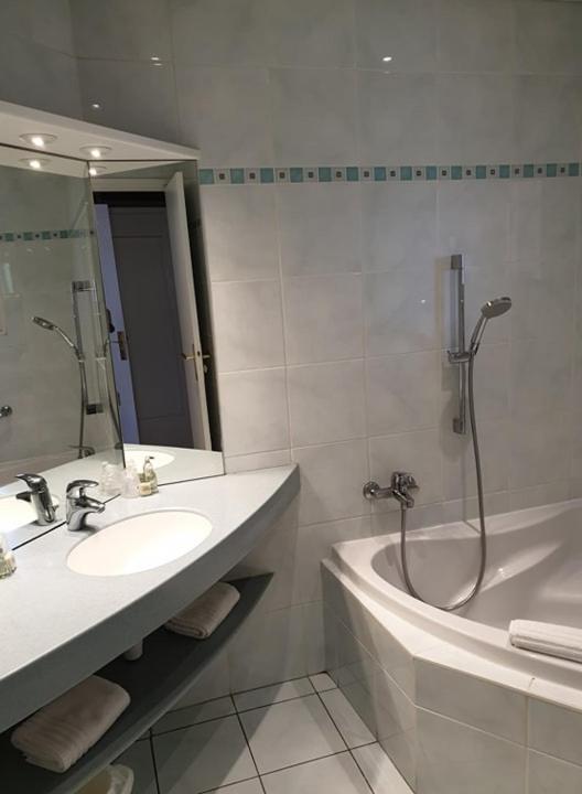 Double Room with Terrace - Ground Floor - Photo 9