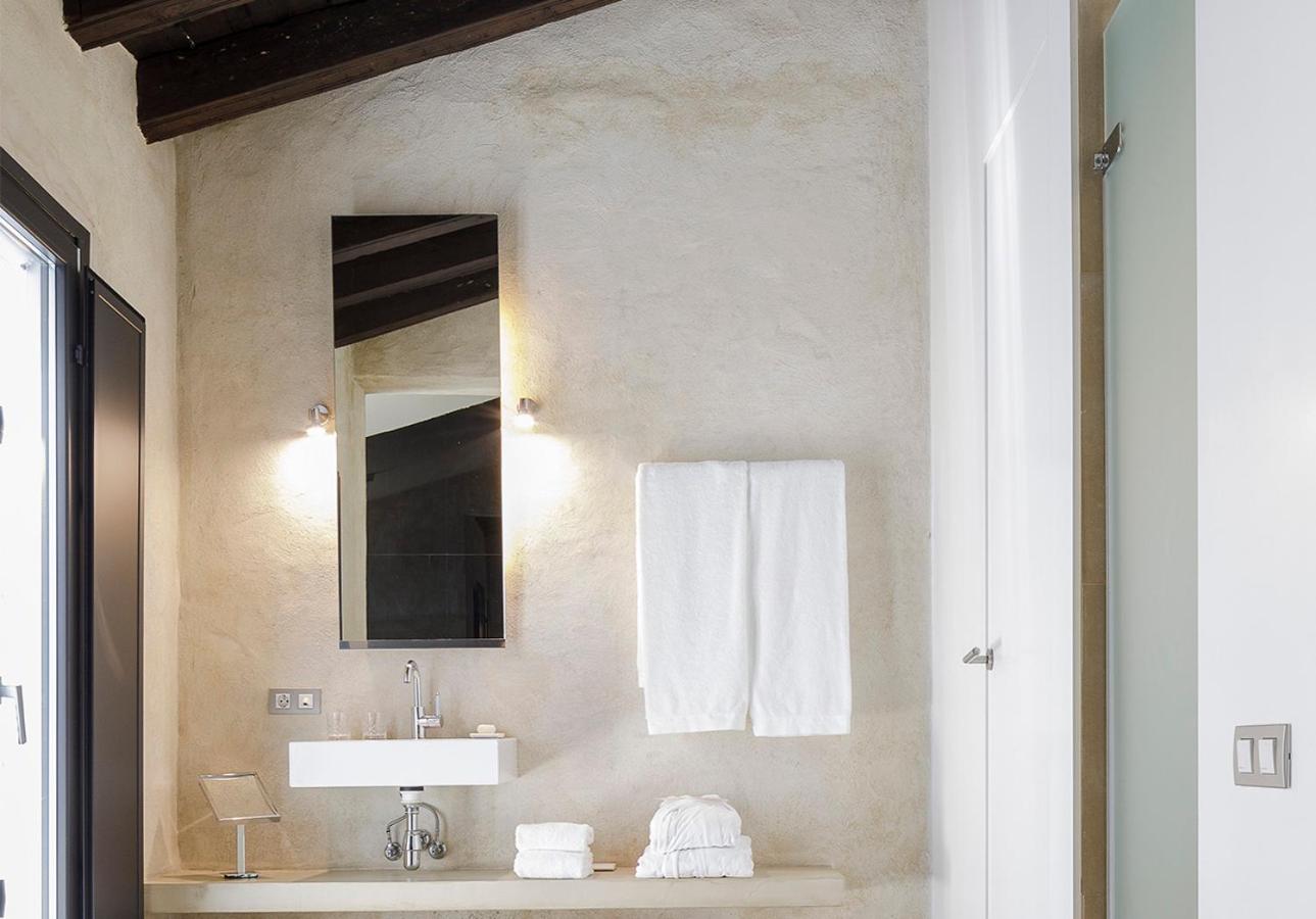 Deluxe Double Room with Views - Photo 5