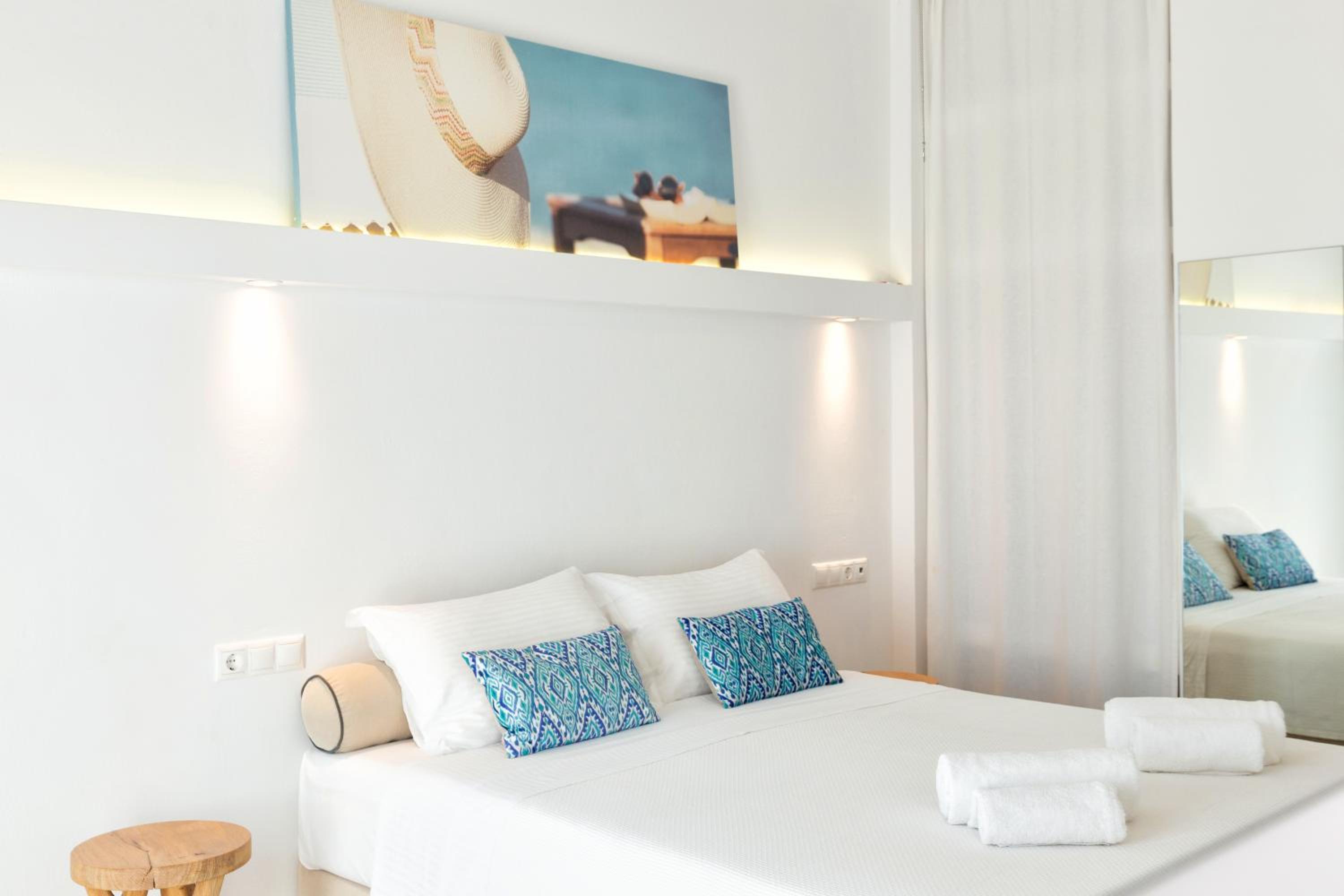 Standard Double or Twin Room with Garden View - Photo 2