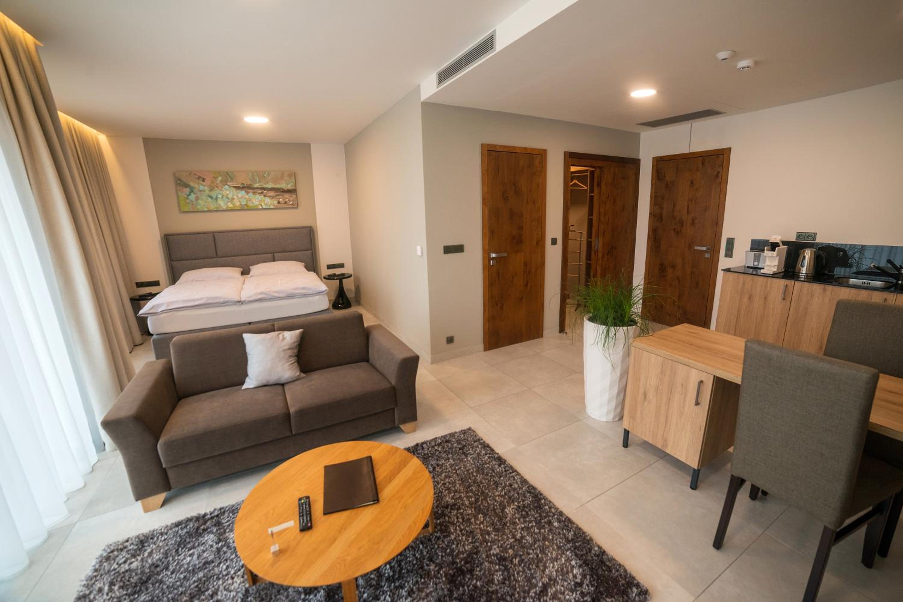 Apartment with Terrace - Photo 23