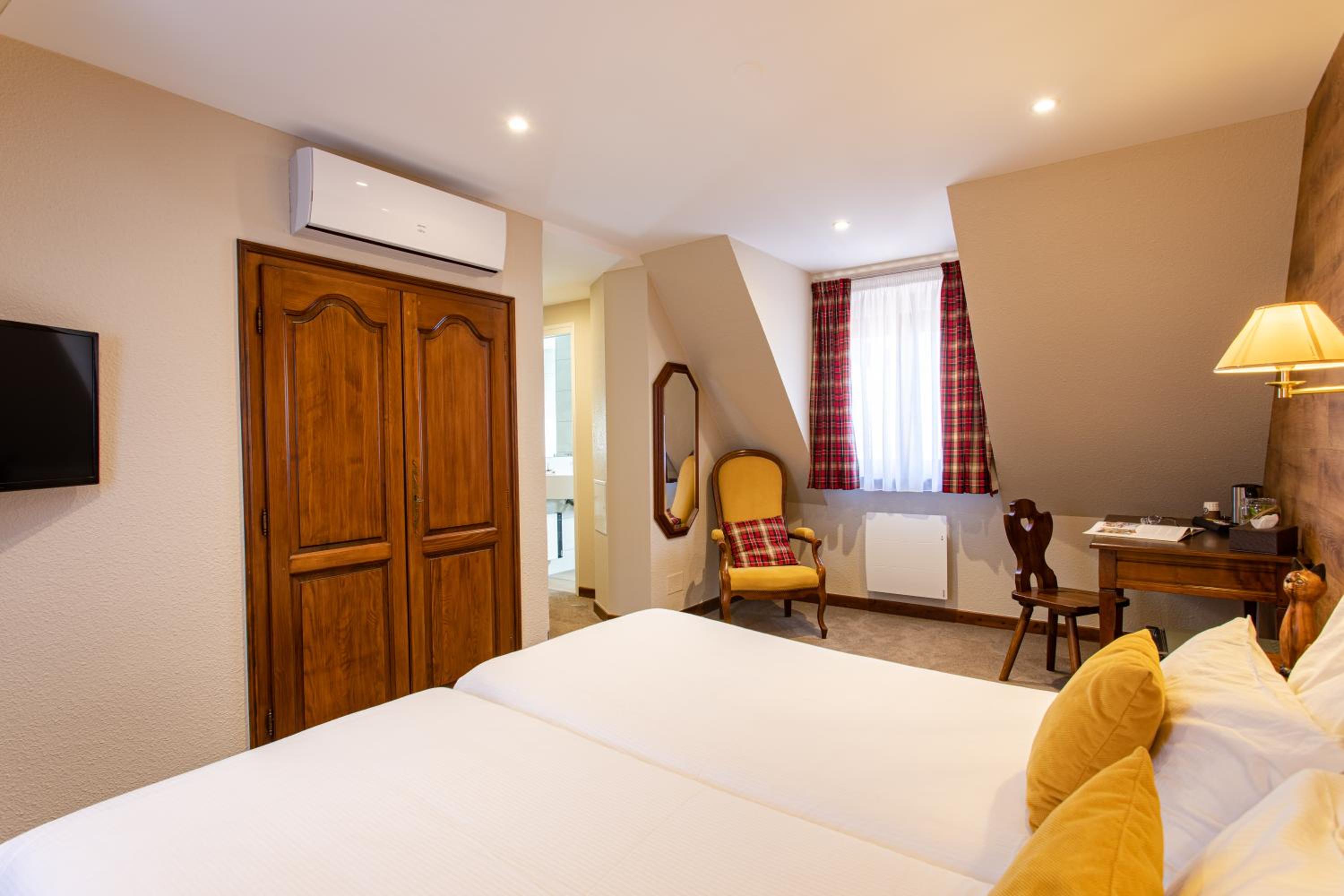 Standard Double or Twin Room - Photo 14