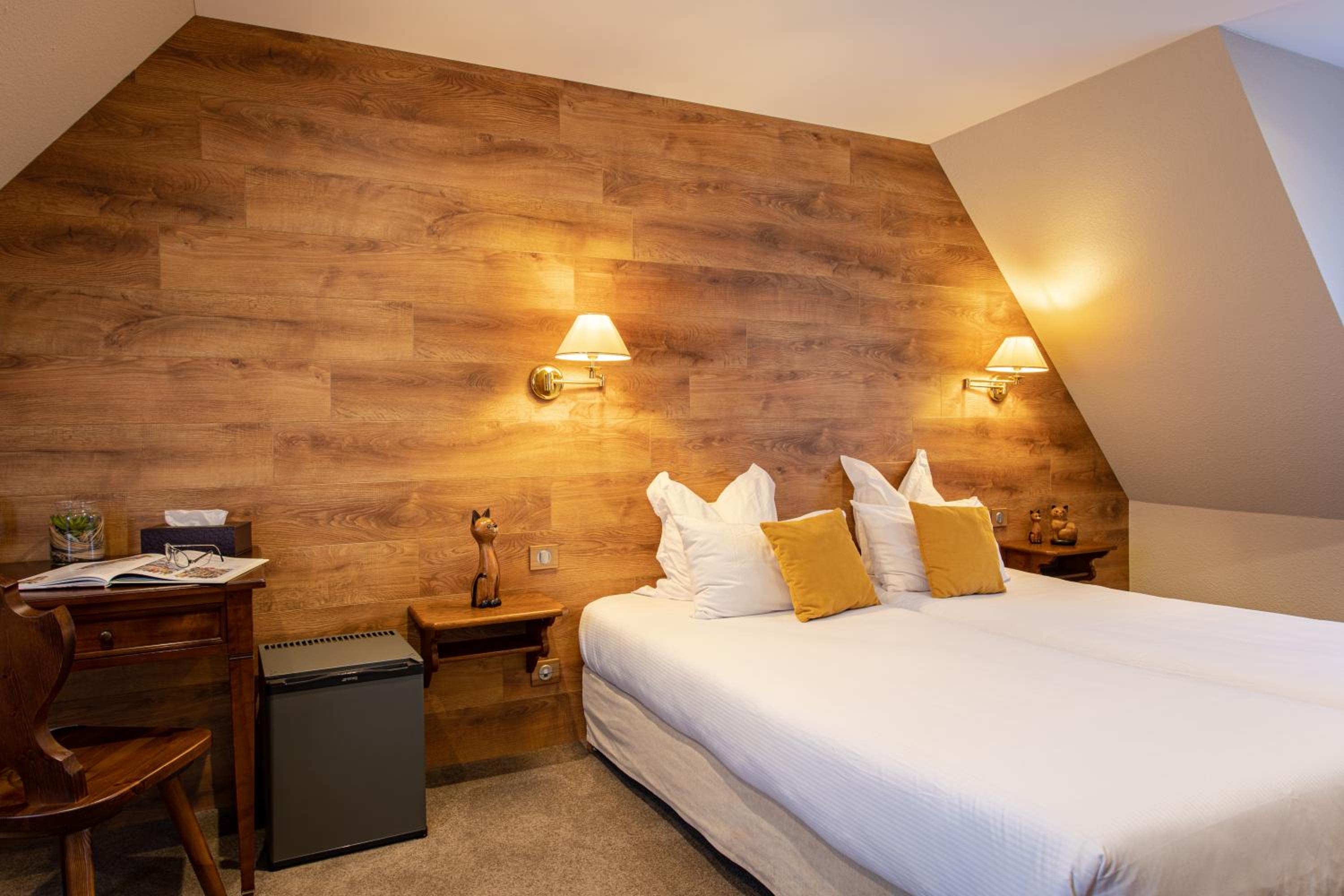 Standard Double or Twin Room - Photo 11