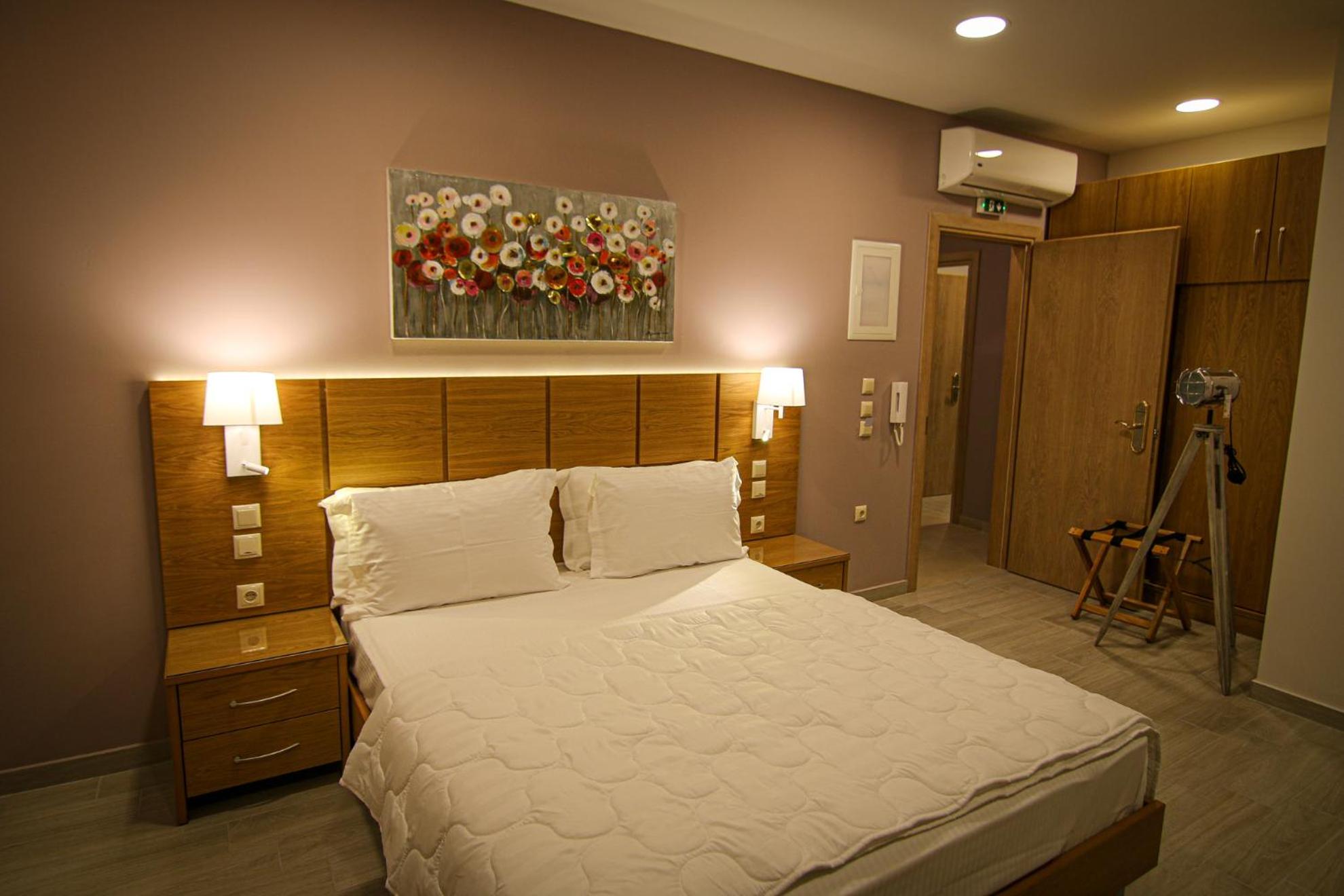 Deluxe Double Room with Shower - Photo 6