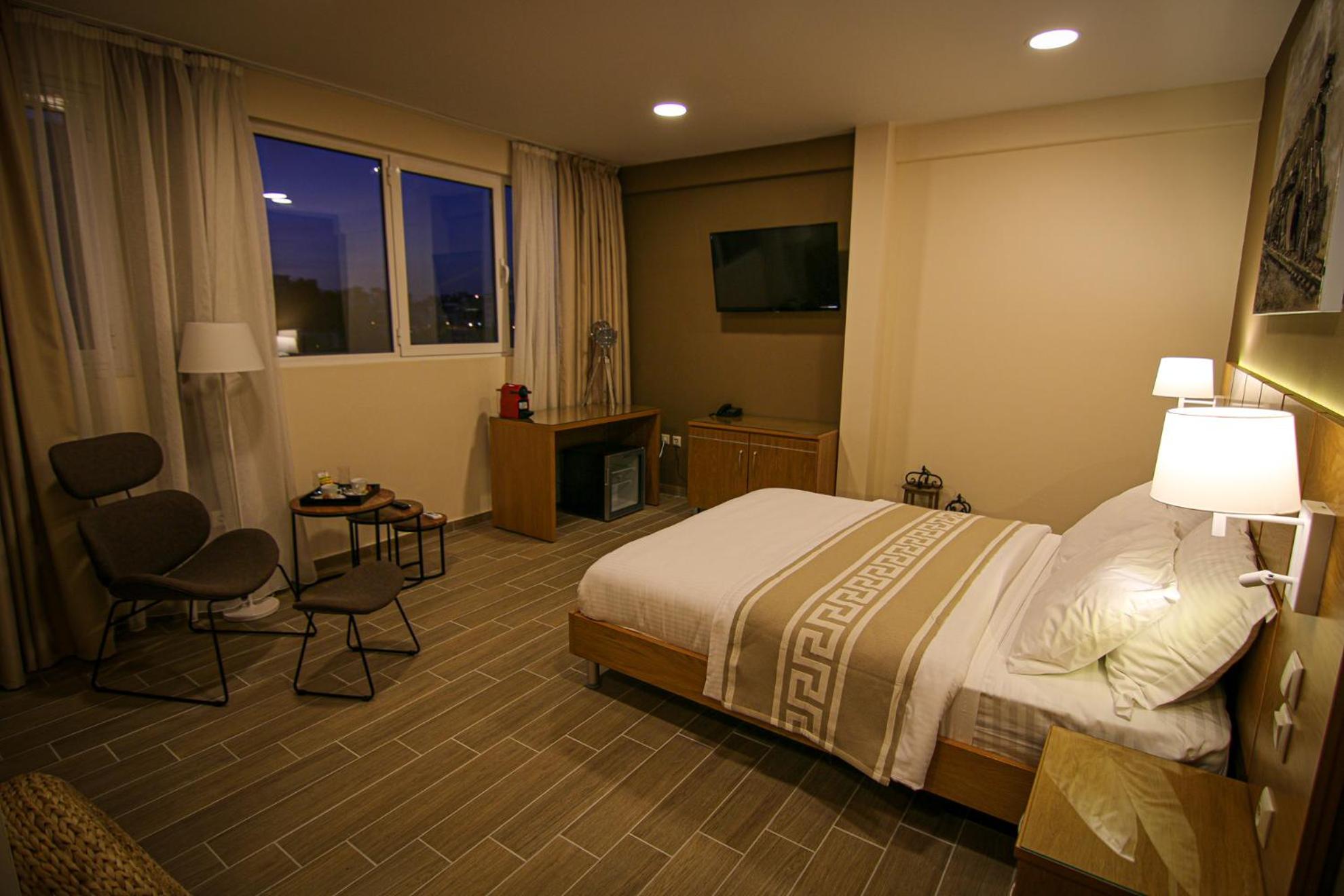 Deluxe Double Room with Shower - Photo 4