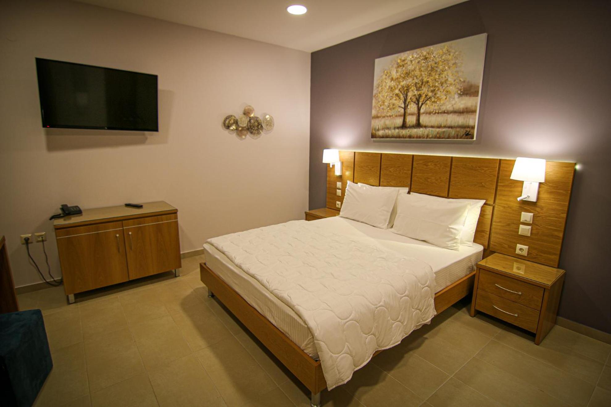 Deluxe Double Room with Shower - Photo 7