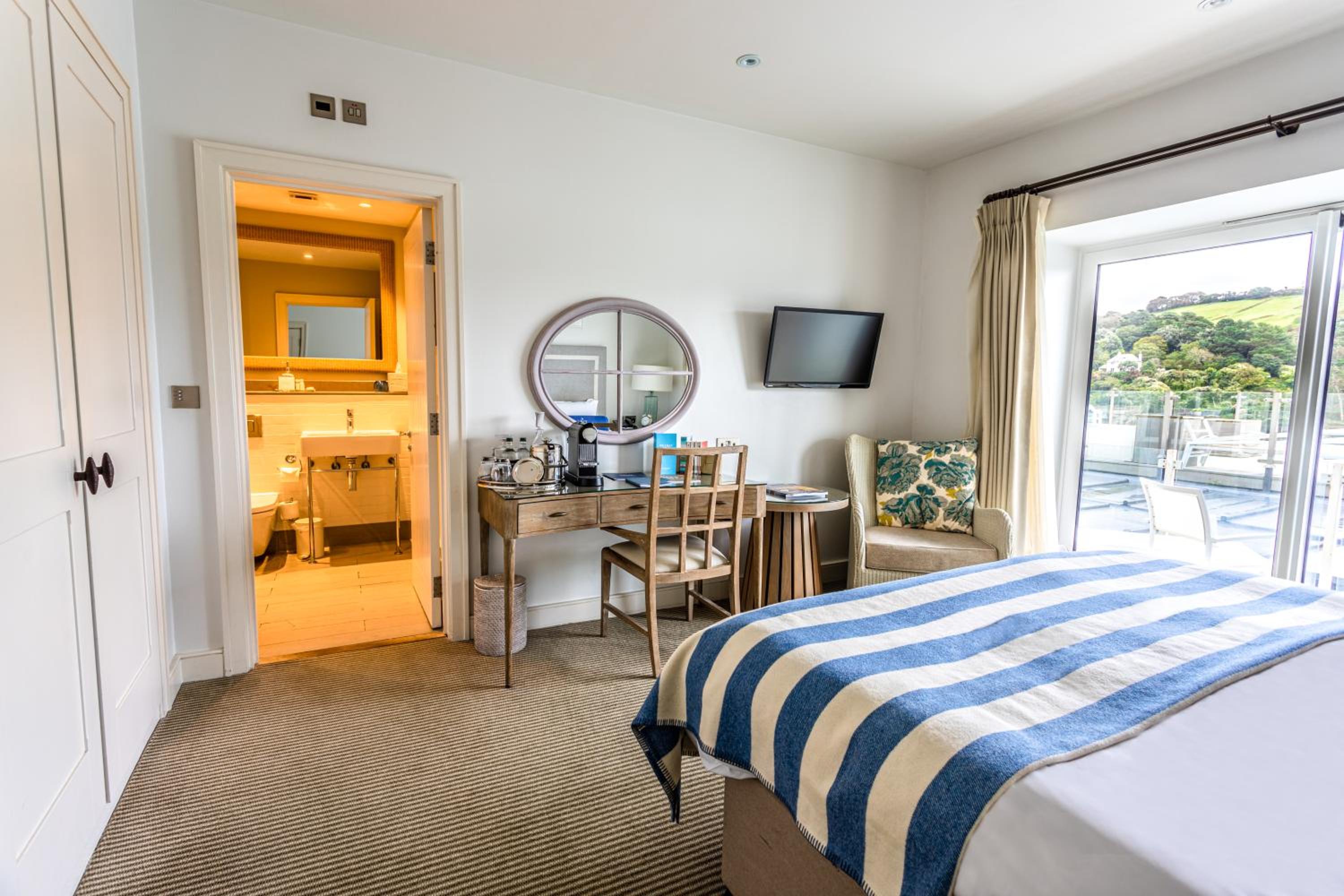 Double Room with Estuary Glimpse and Balcony photo 3