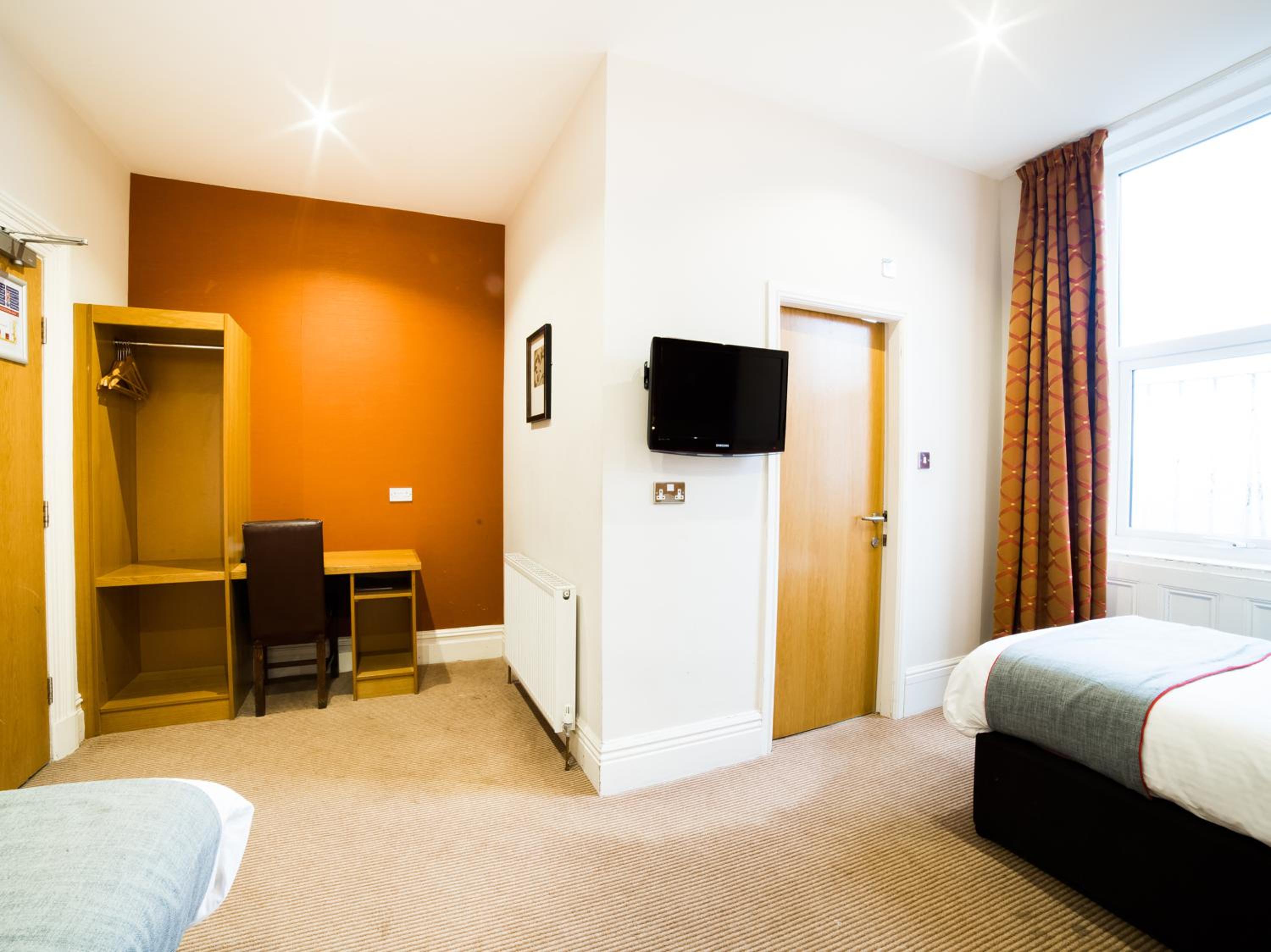 Standard Twin Room photo 2