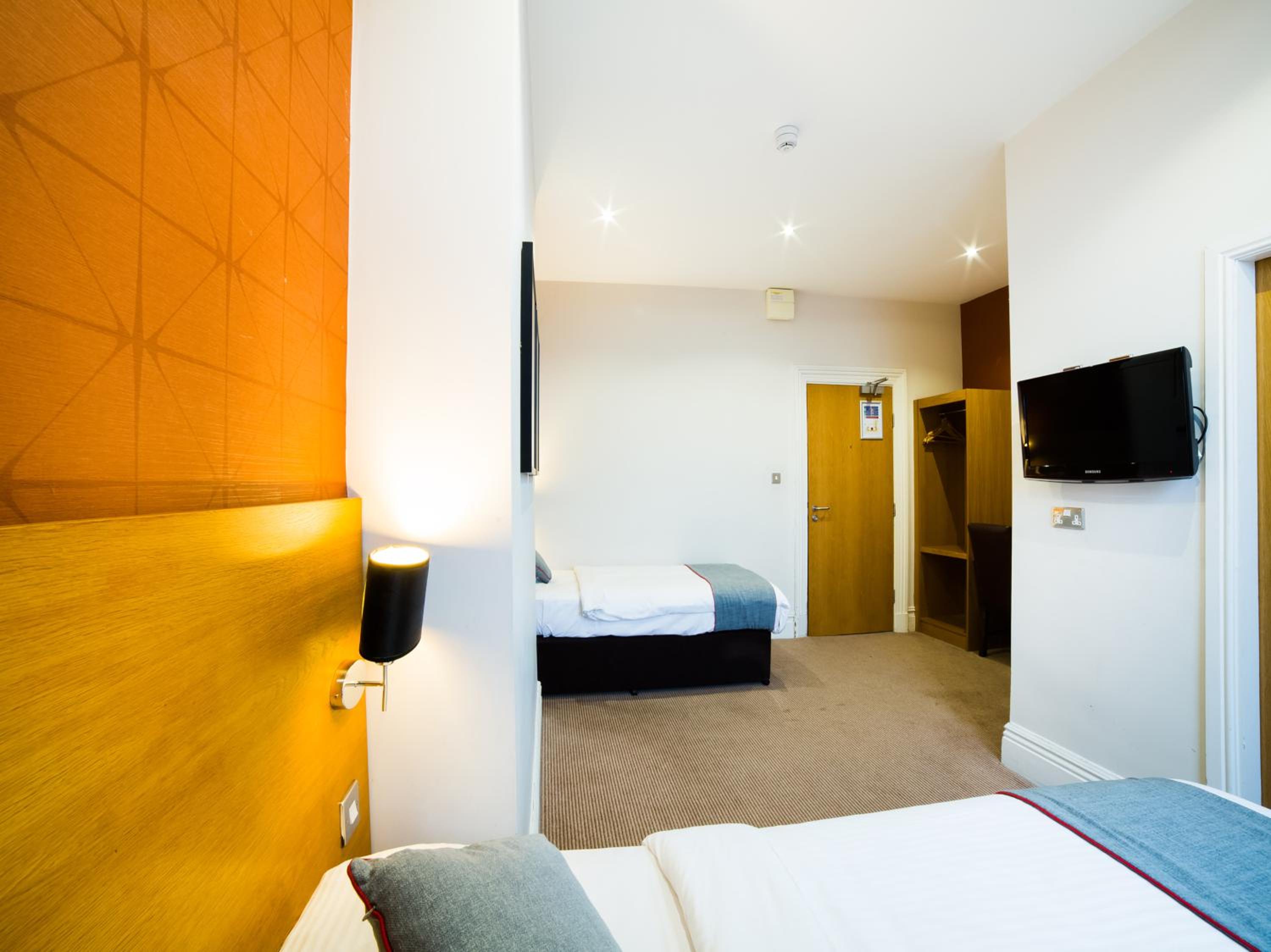 Standard Twin Room photo 3