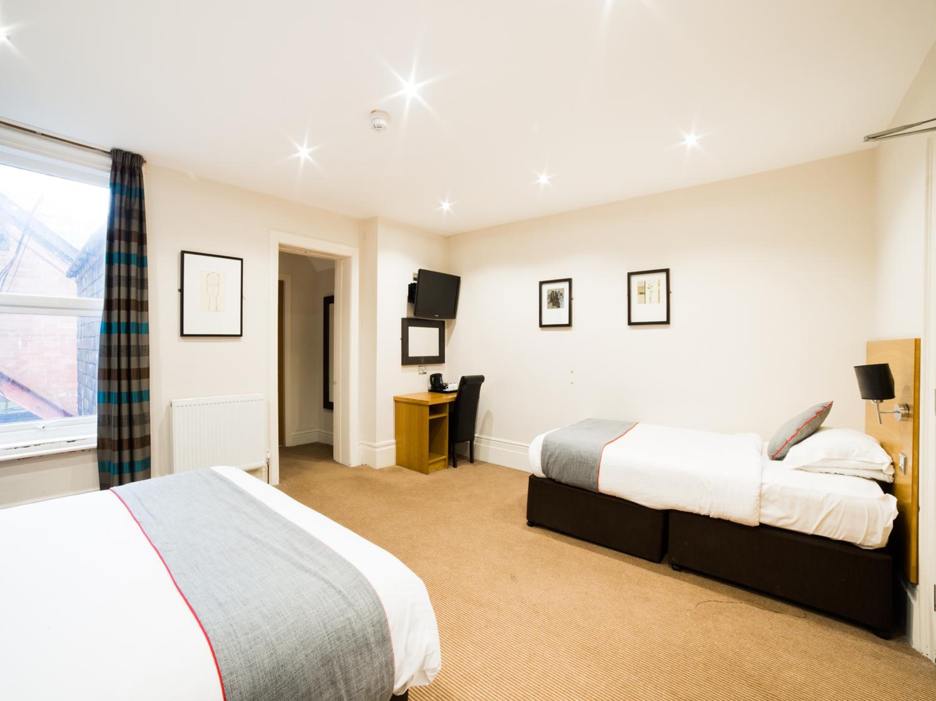 Standard Triple Room photo 2