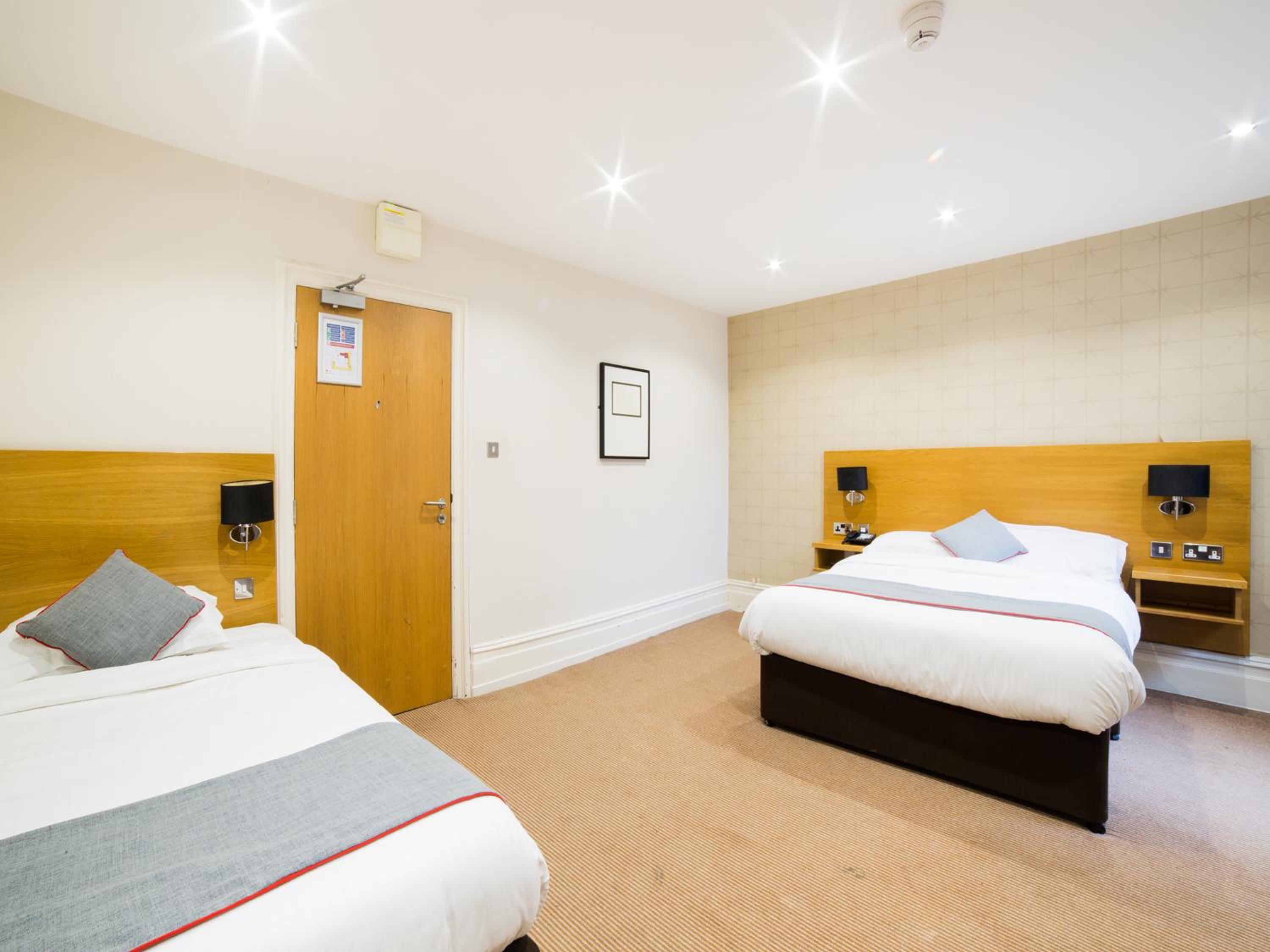 Standard Triple Room photo 3