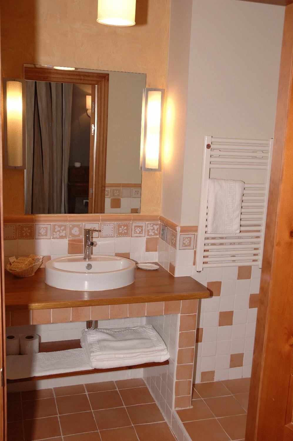 Double or Twin Room - Photo 4