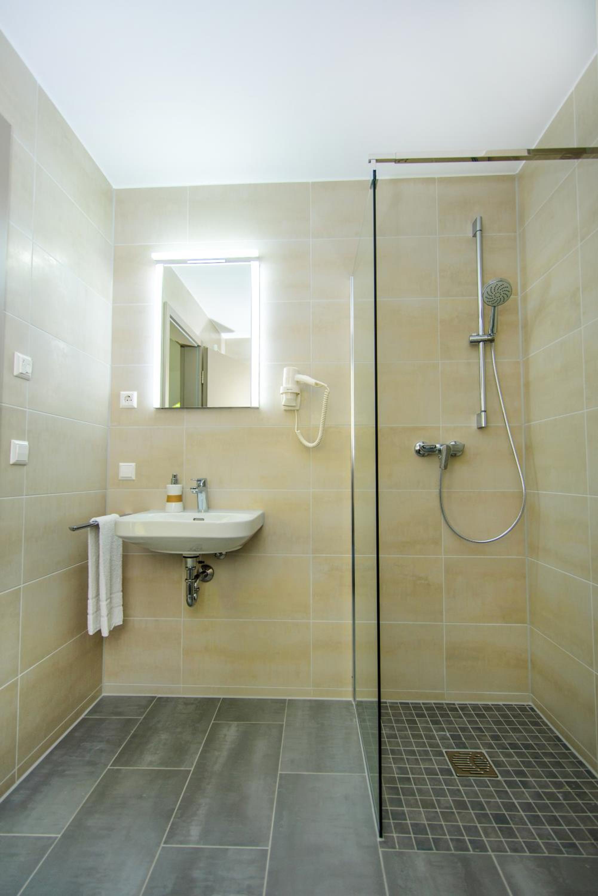 Double Room with Private Bathroom photo 3