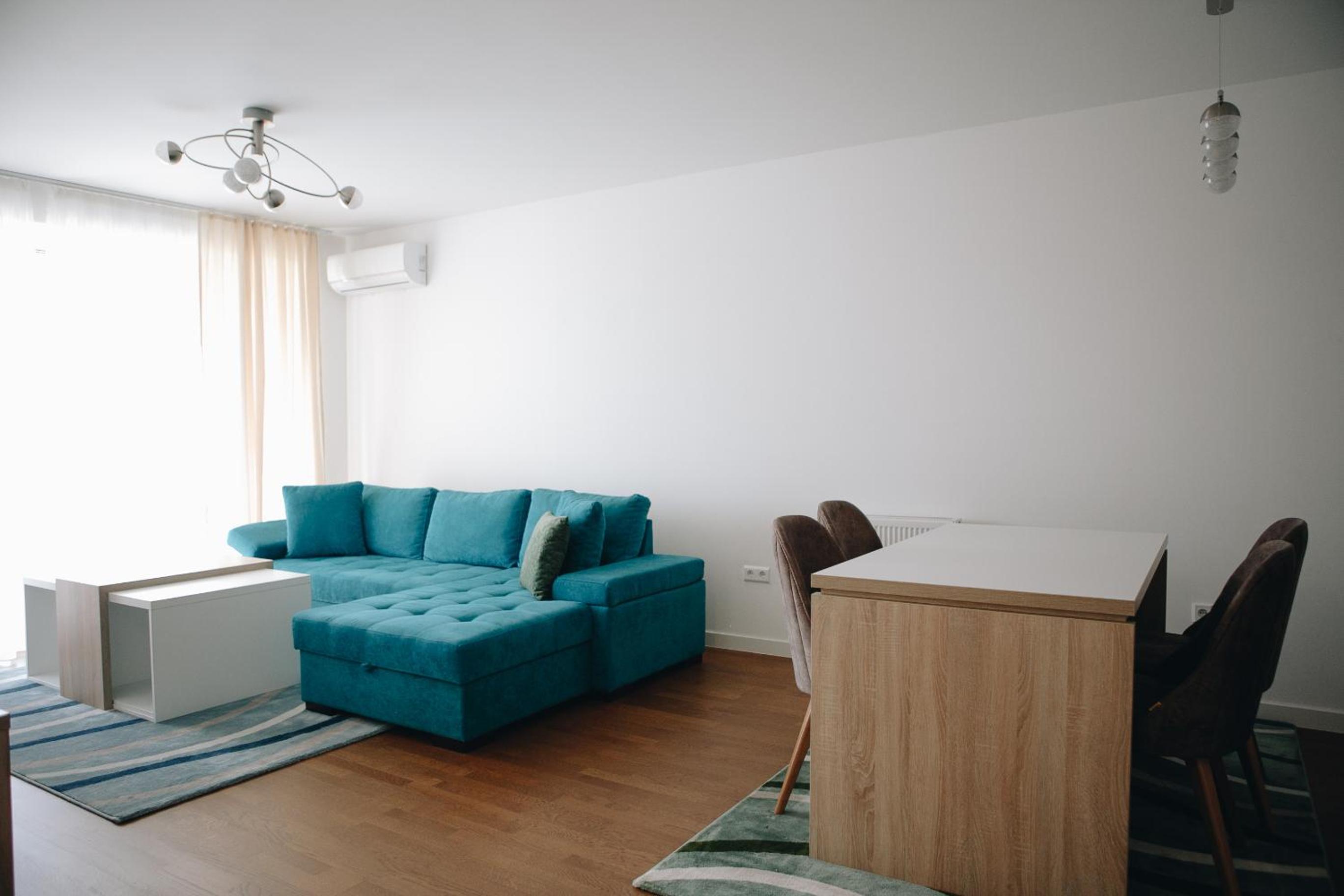 Apartment with Mountain View