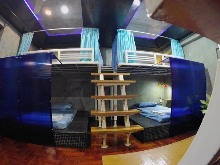 6-Bed Mixed Dormitory Room photo 2