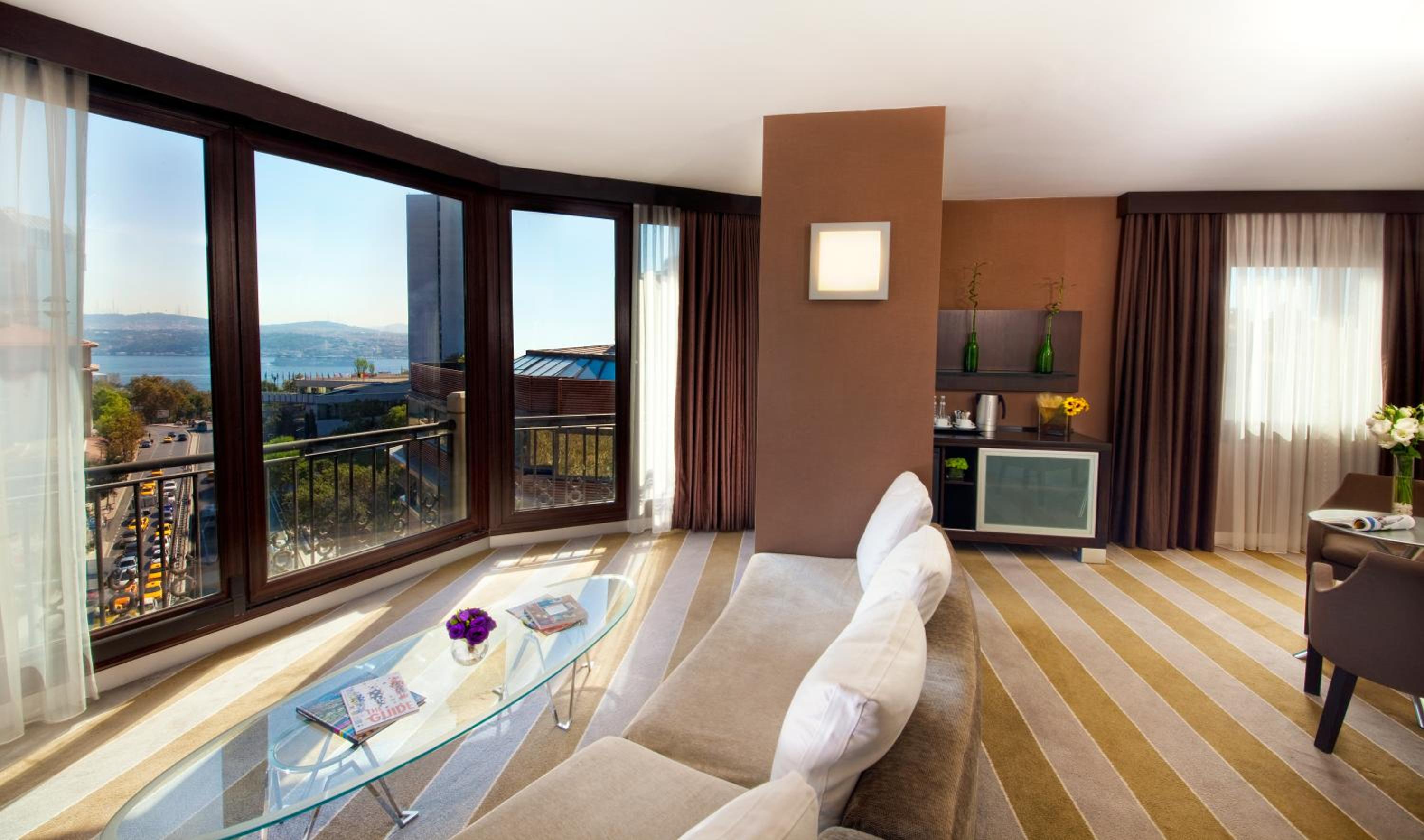 Executive Junior Suite with  Lounge Access thumbnail 5