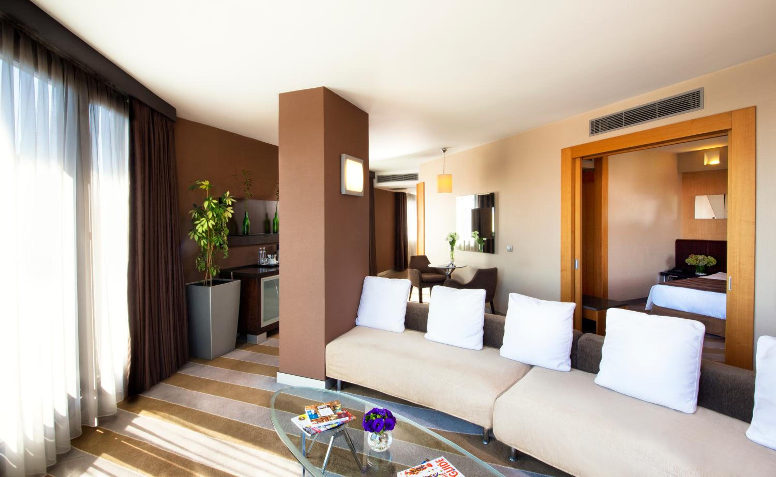 Executive Junior Suite with  Lounge Access thumbnail 6